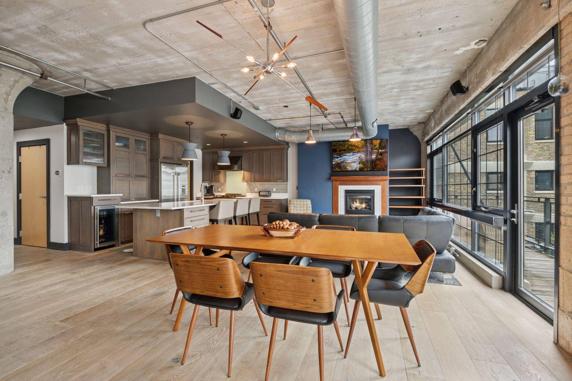 Minneapolis, MN 55401,525 3rd ST N #413