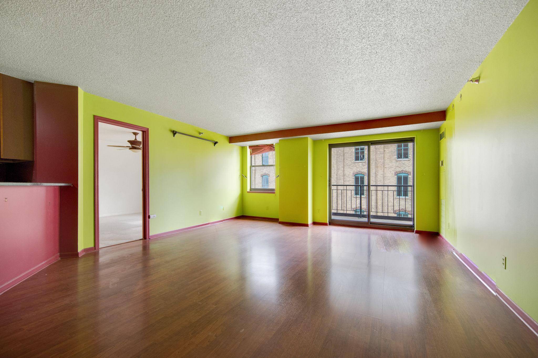 Minneapolis, MN 55401,401 S 1st ST #401