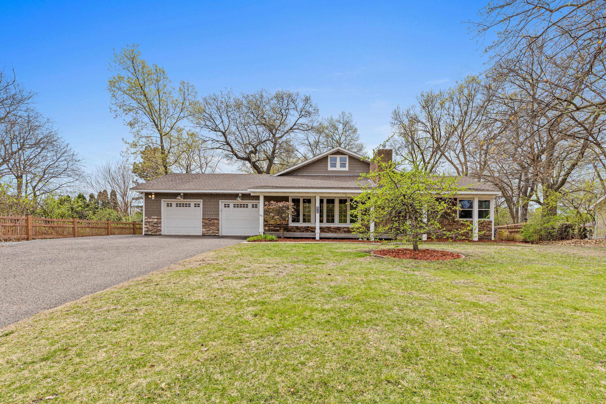 Maplewood, MN 55117,636 County Road B E
