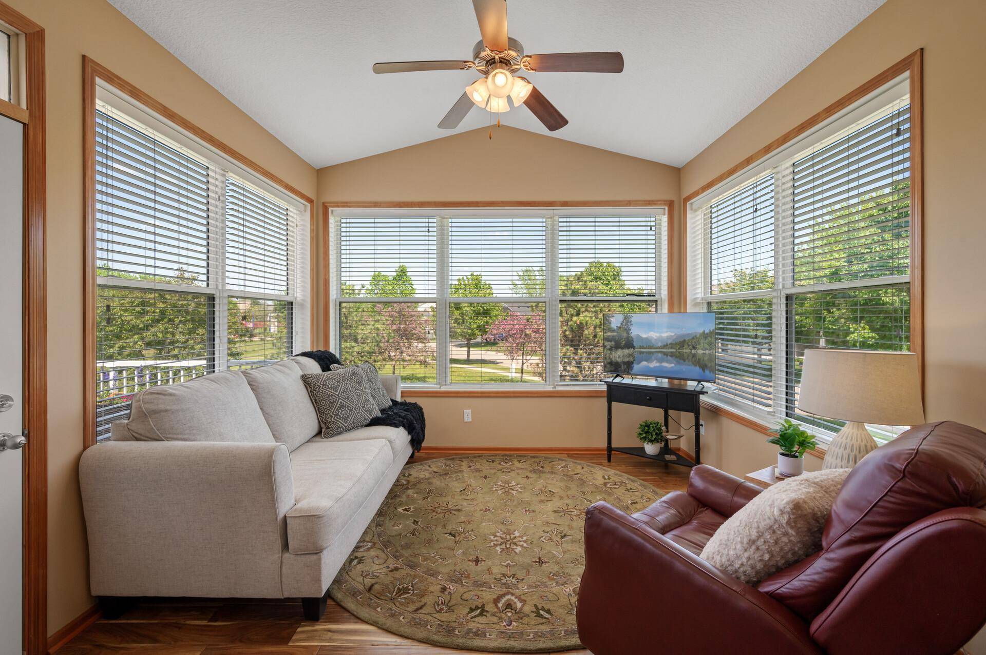 Woodbury, MN 55129,10526 Kingsway LN