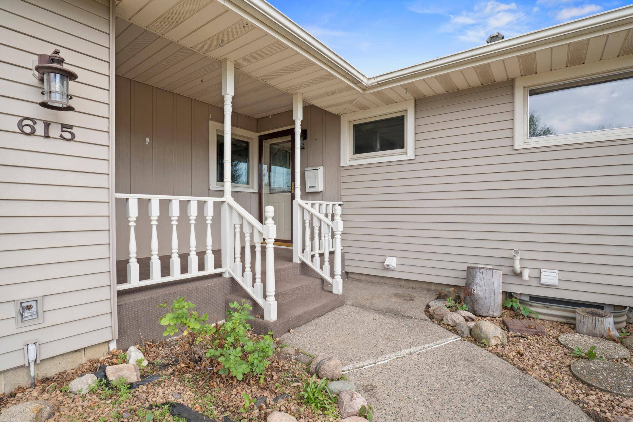 Faribault, MN 55021,615 9th AVE SW
