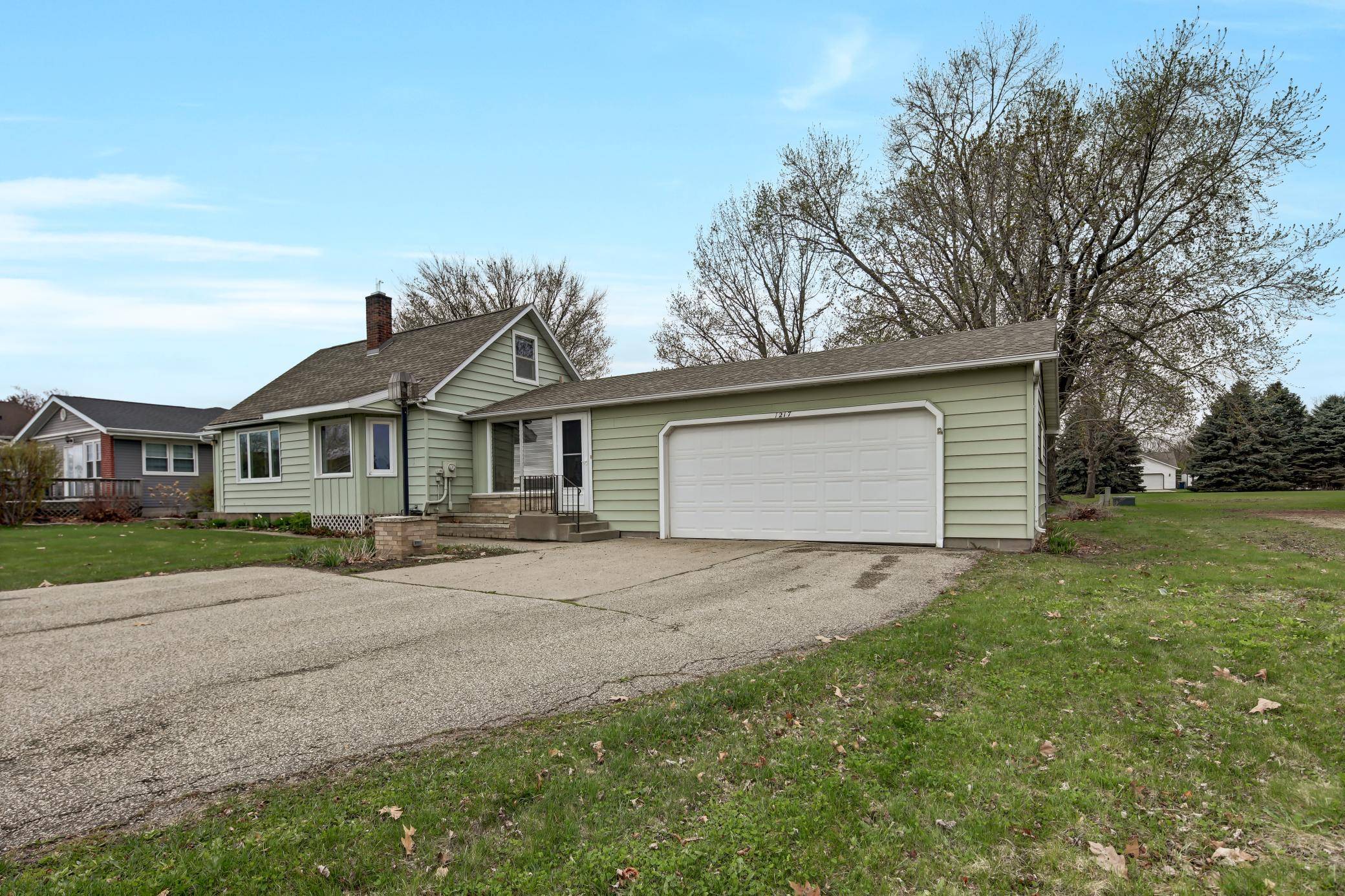 Lake City, MN 55041,1217 N High ST