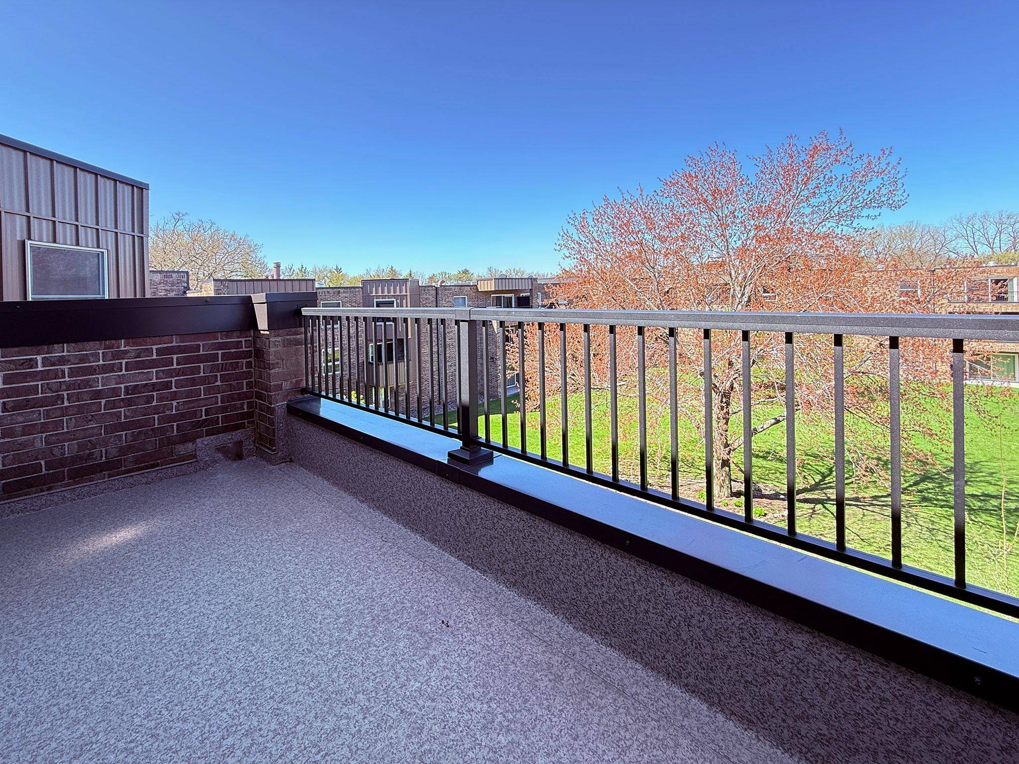 Roseville, MN 55113,2220 Midland Grove RD #307