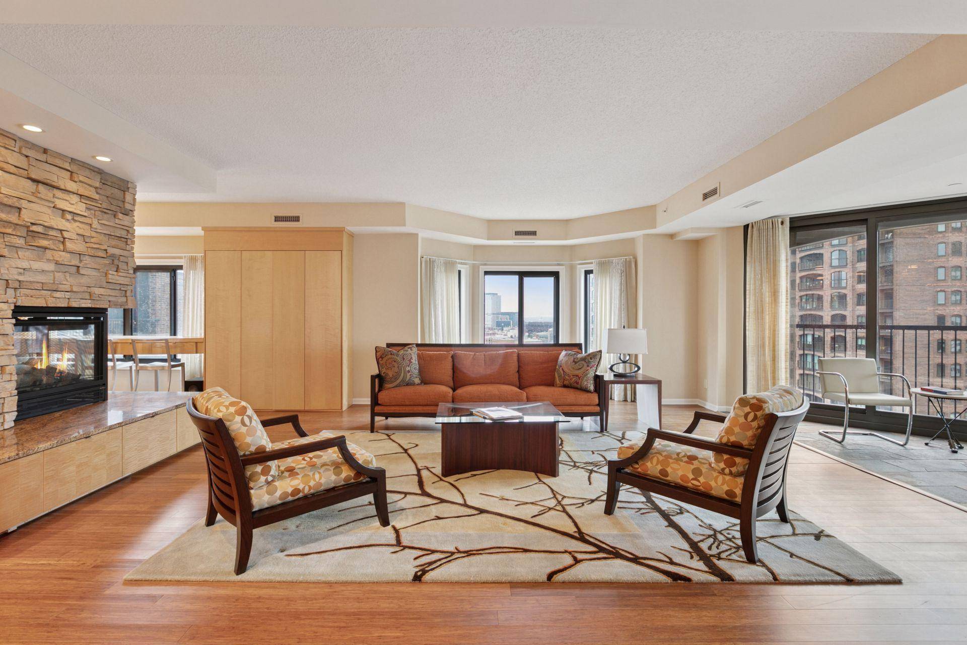 Minneapolis, MN 55403,1235 Yale PL #1706