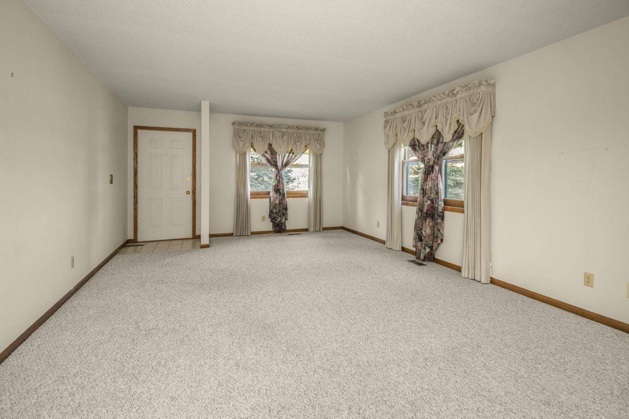 West Saint Paul, MN 55118,1691 Livingston AVE #A