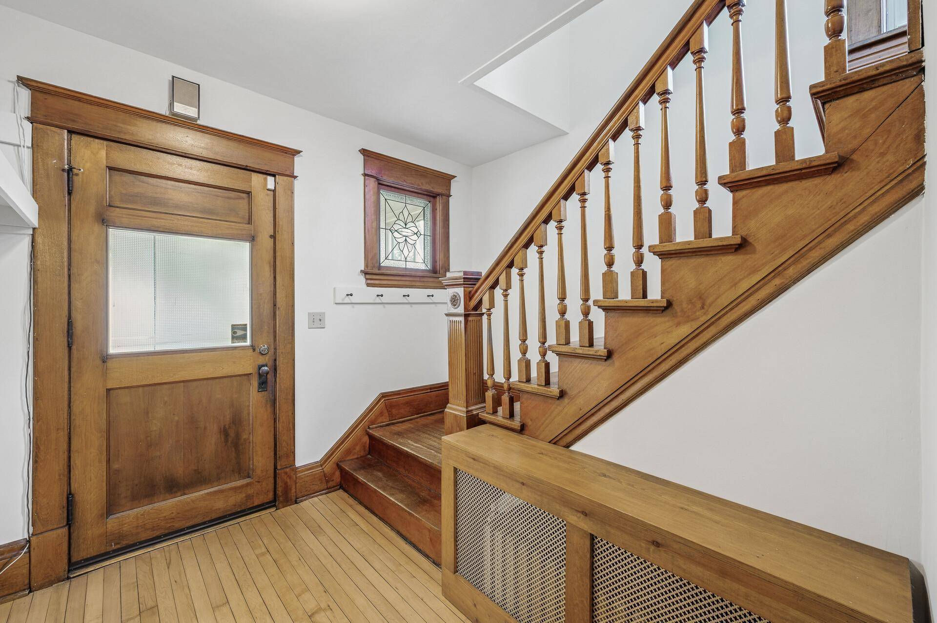 West Saint Paul, MN 55118,958 Allen AVE