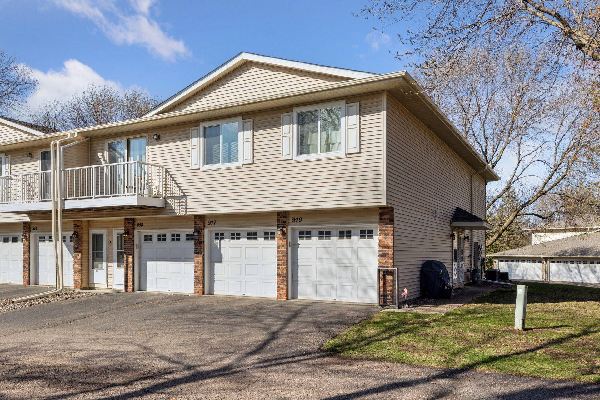 Vadnais Heights, MN 55127,979 Pond View CT