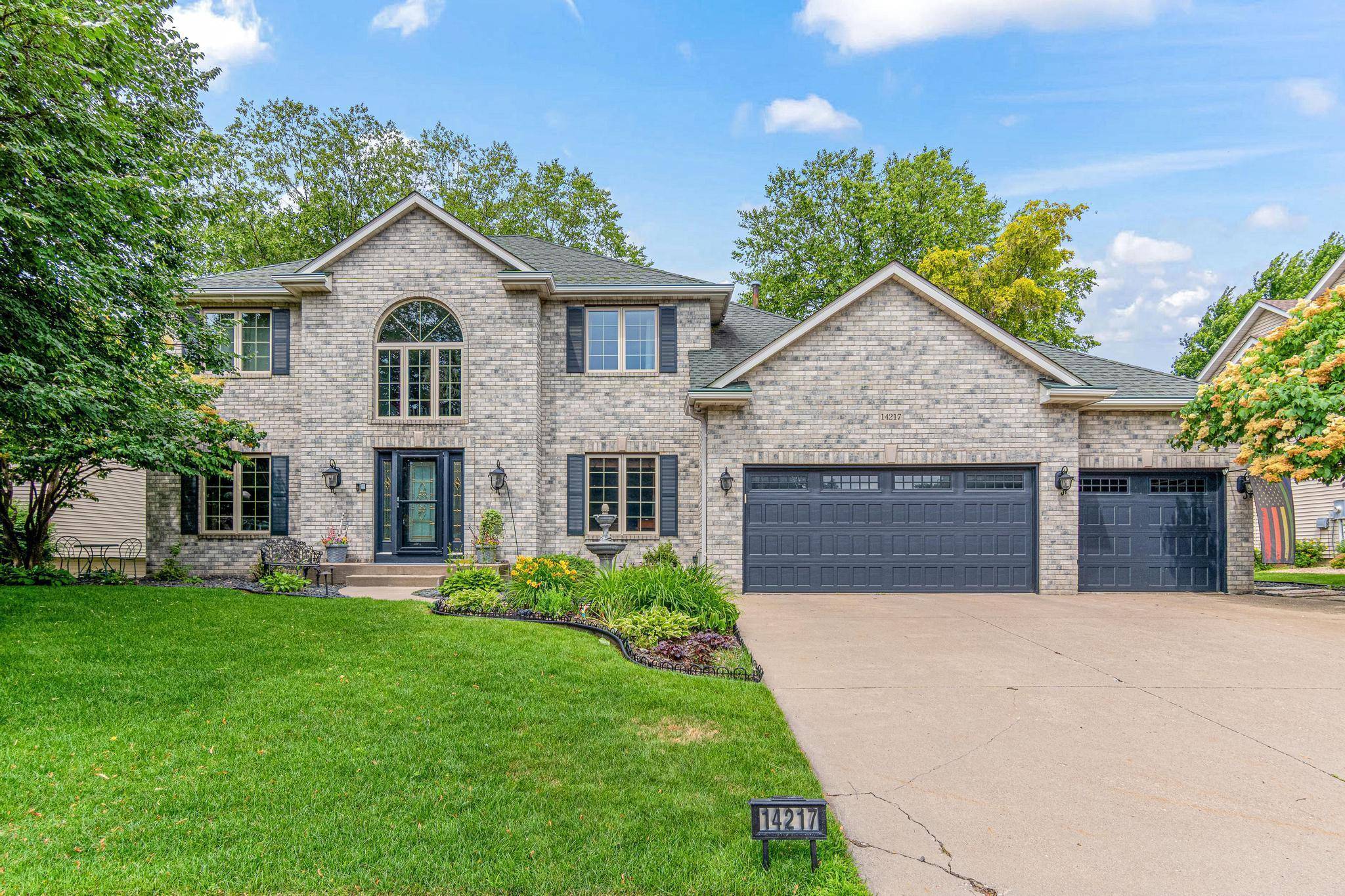 Apple Valley, MN 55124,14217 Footbridge WAY