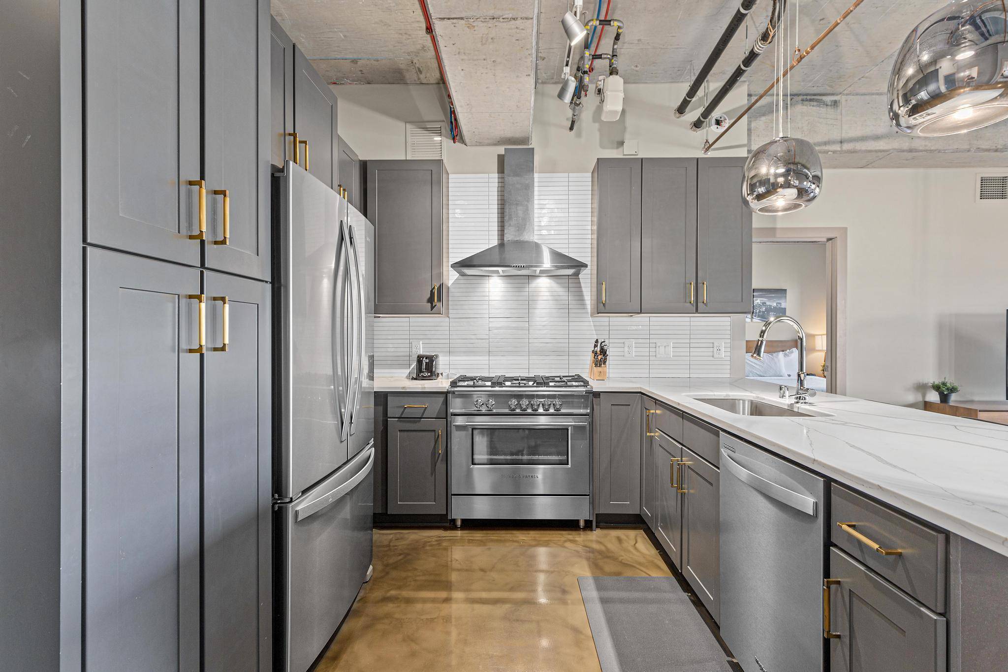 Minneapolis, MN 55401,728 3rd ST N #705