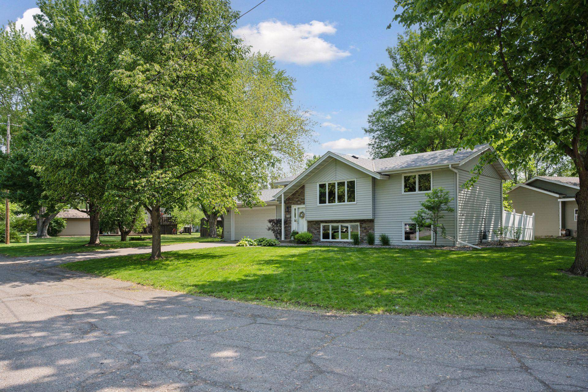 Foley, MN 56329,220 Willow LN