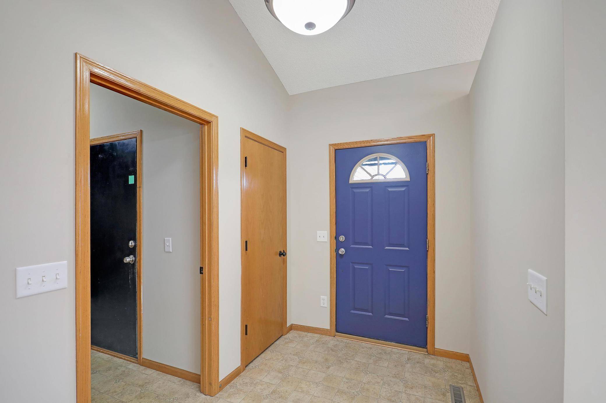 New Prague, MN 56071,1129 Village ST SE
