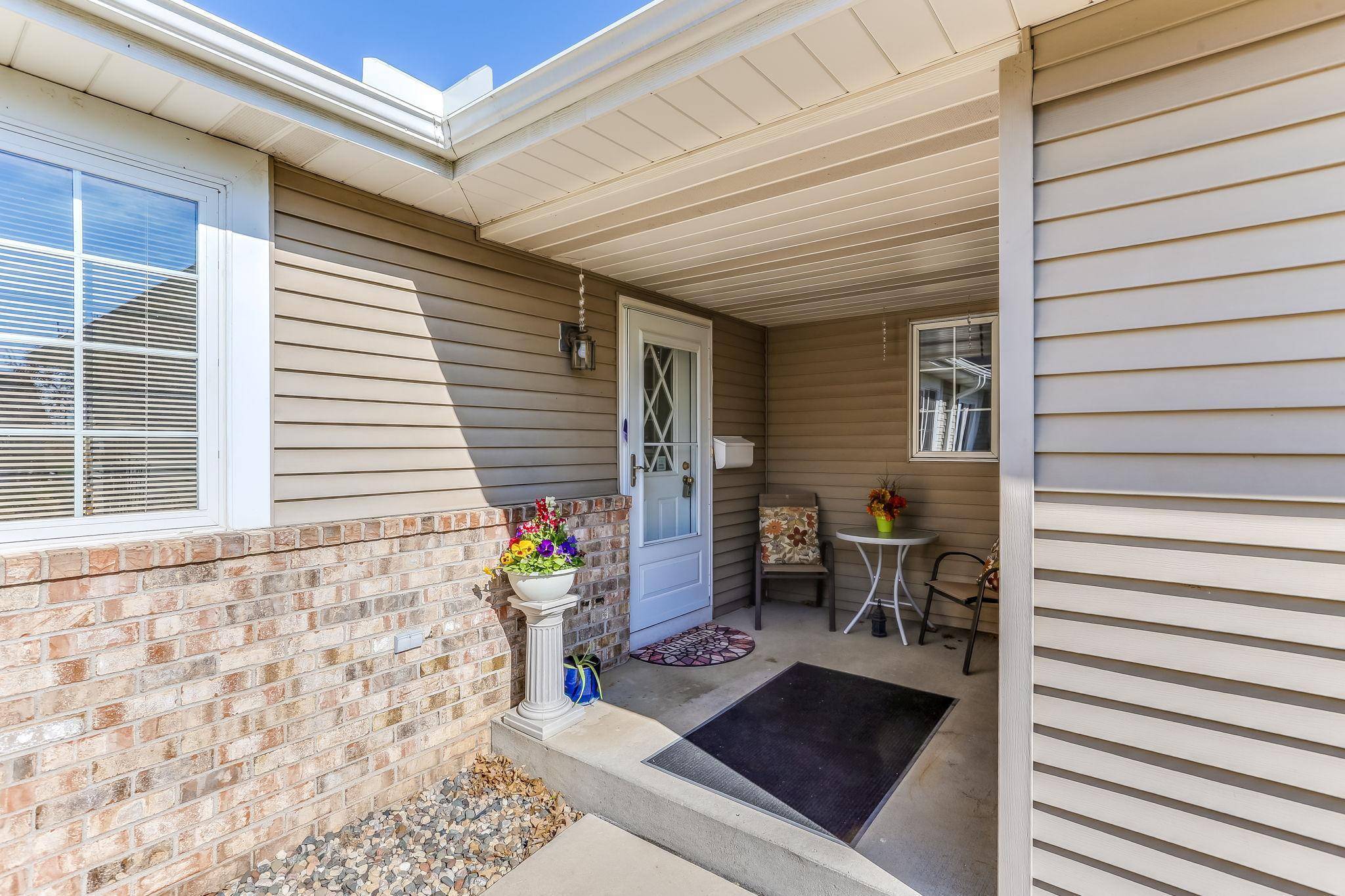Maplewood, MN 55119,541 Deer Ridge LN S