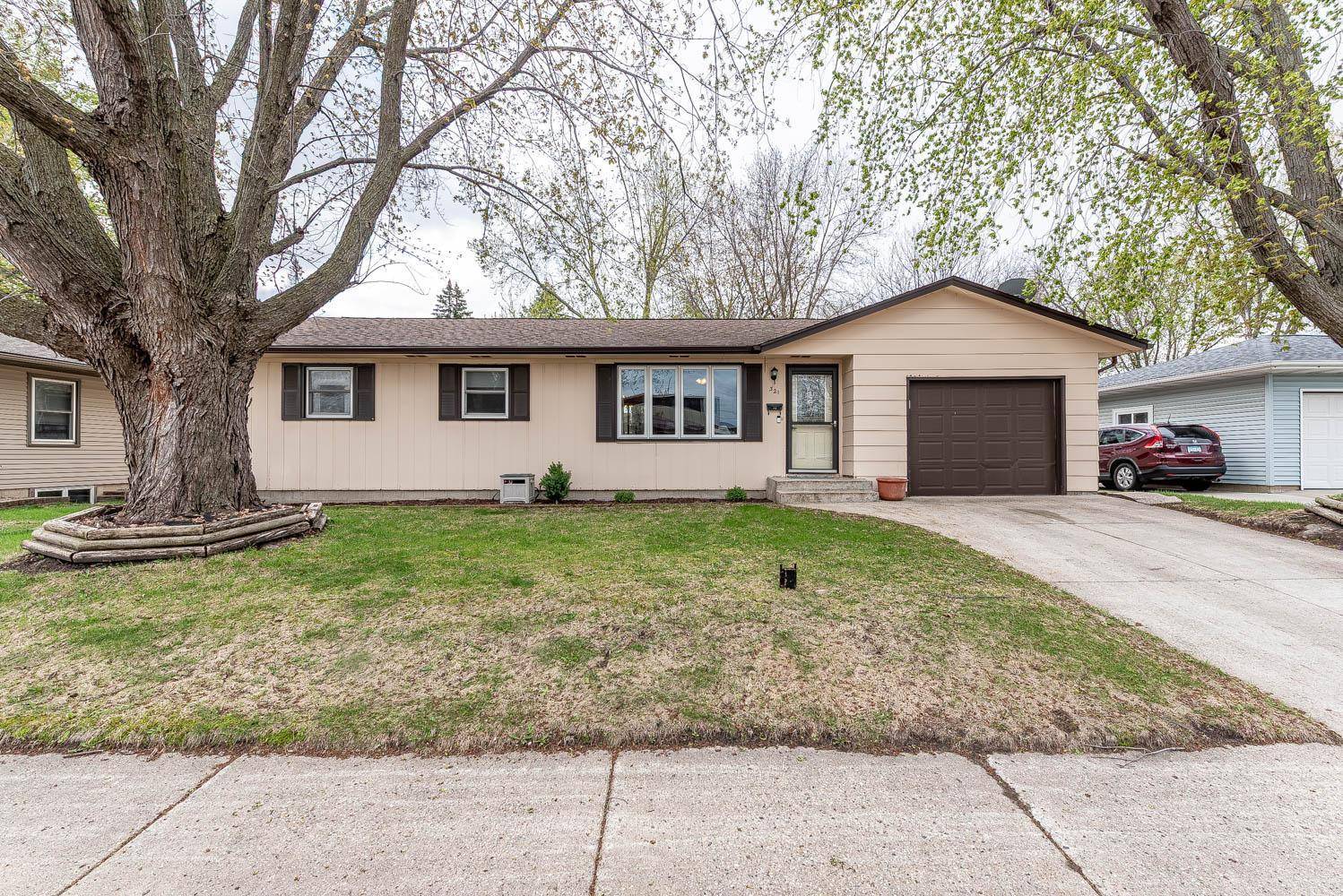 North Mankato, MN 56003,321 Pierce AVE