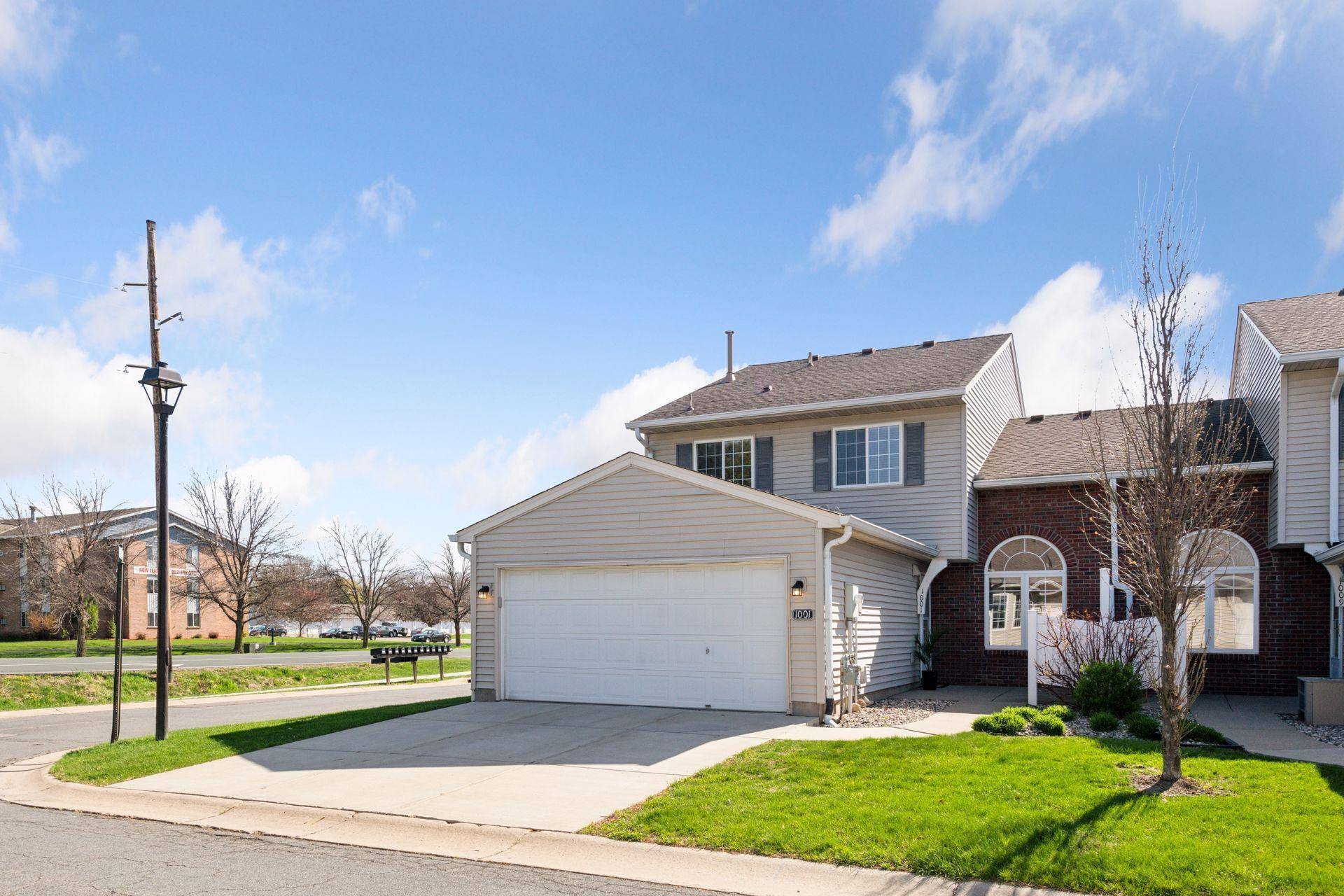 Waconia, MN 55387,1001 Primrose LN