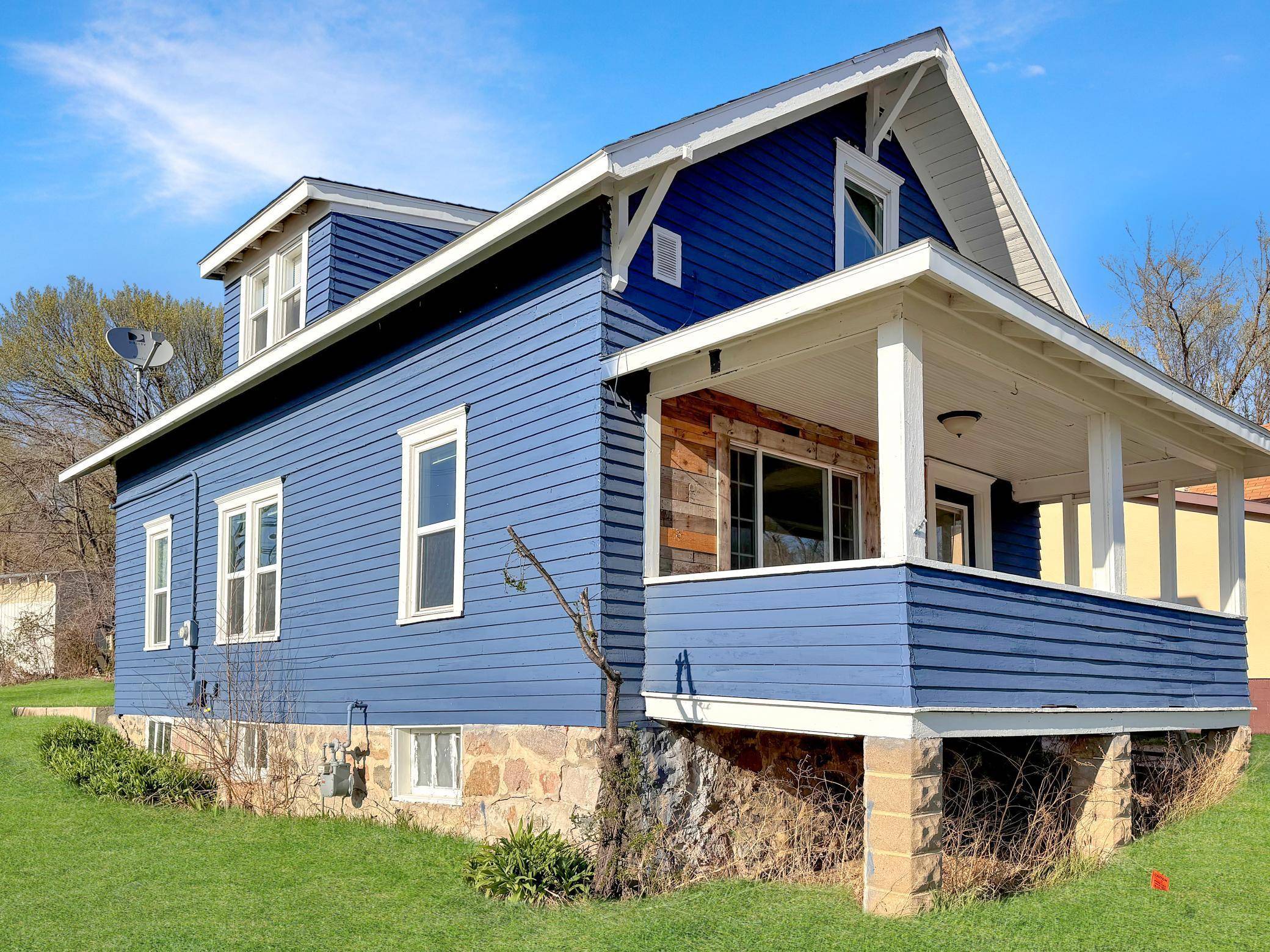 Granite Falls, MN 56241,220 Oak ST