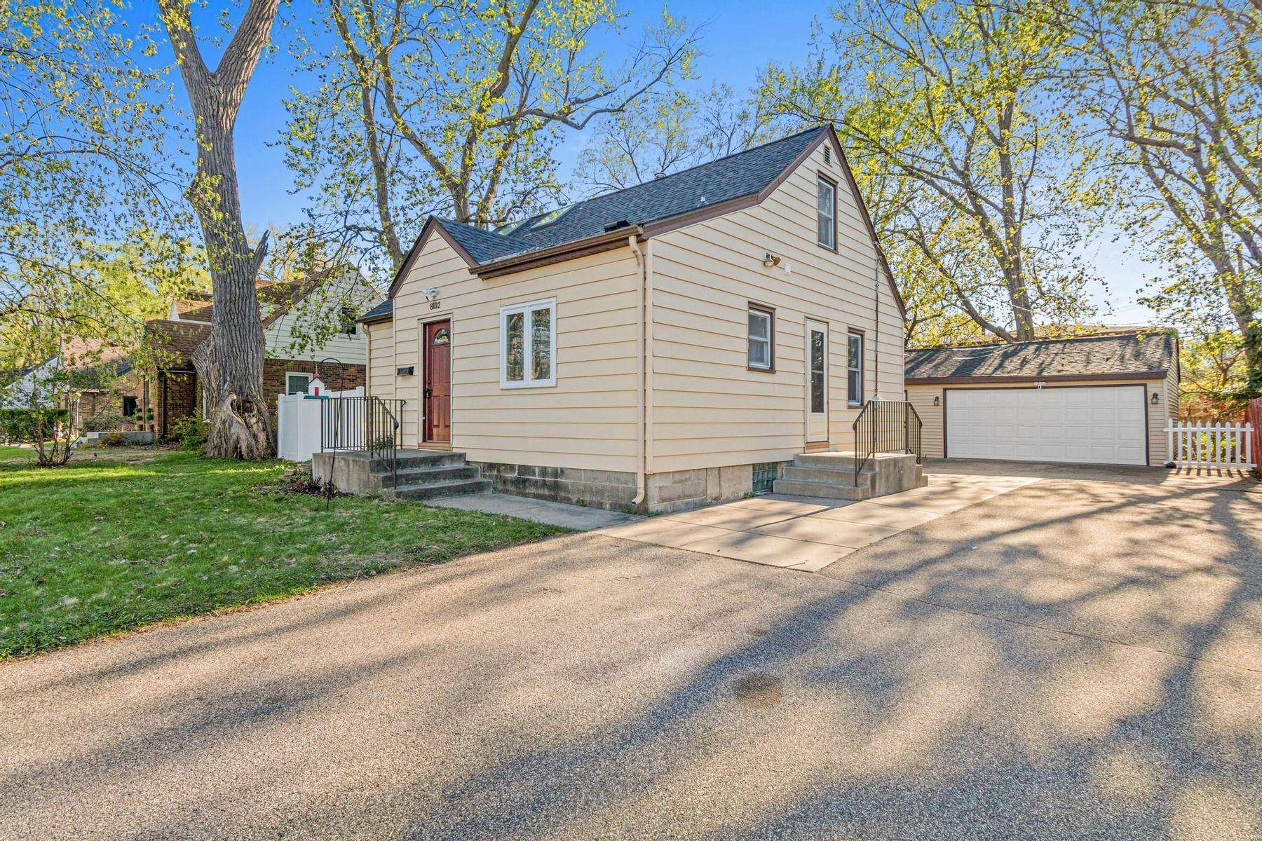 Bloomington, MN 55425,8102 13th AVE S