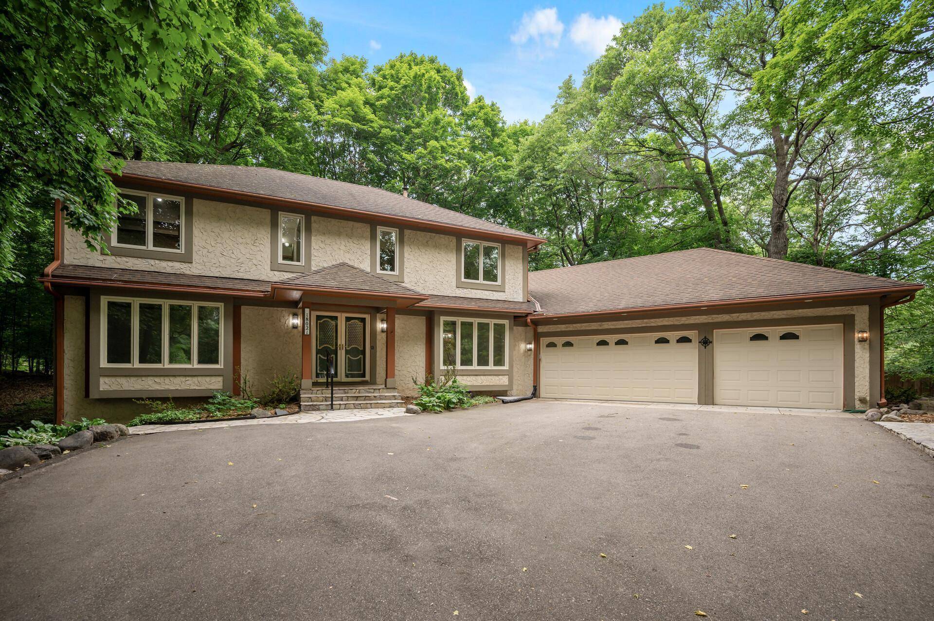 Minnetonka, MN 55345,18021 Priory LN