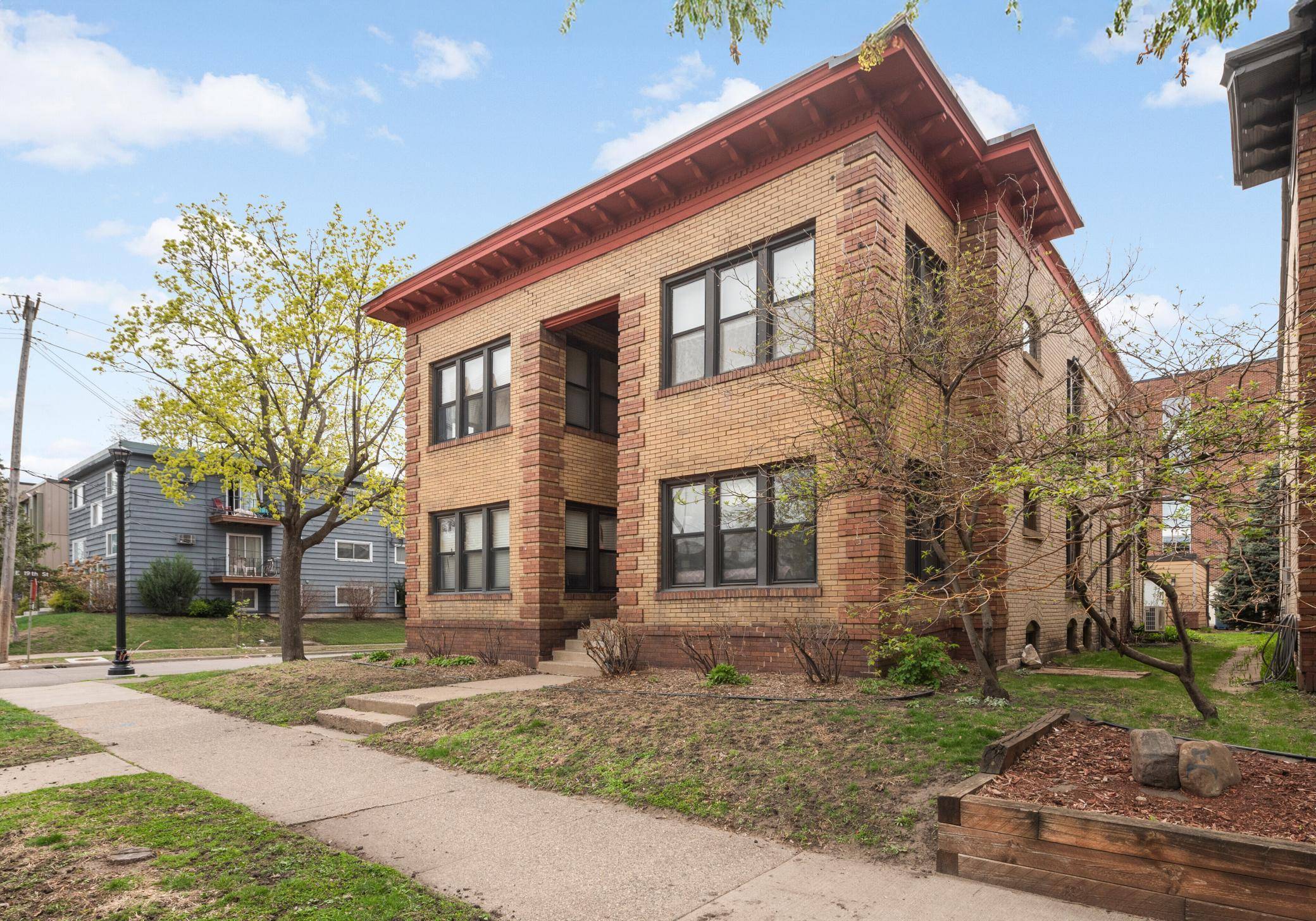 Minneapolis, MN 55404,1828 Clinton AVE #3