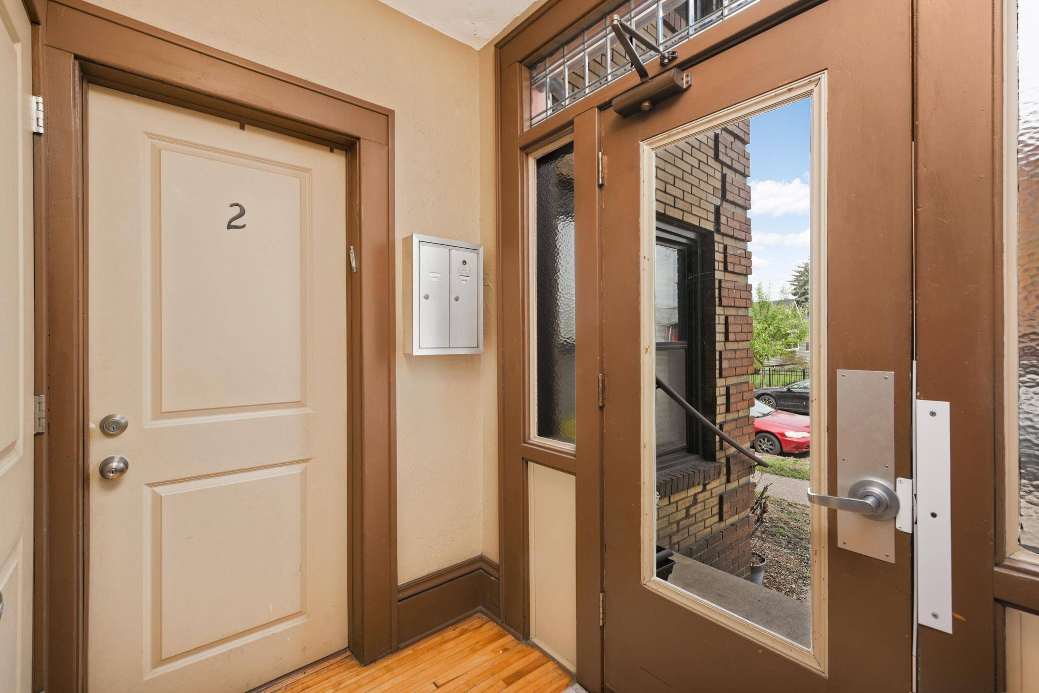 Minneapolis, MN 55404,1828 Clinton AVE #3