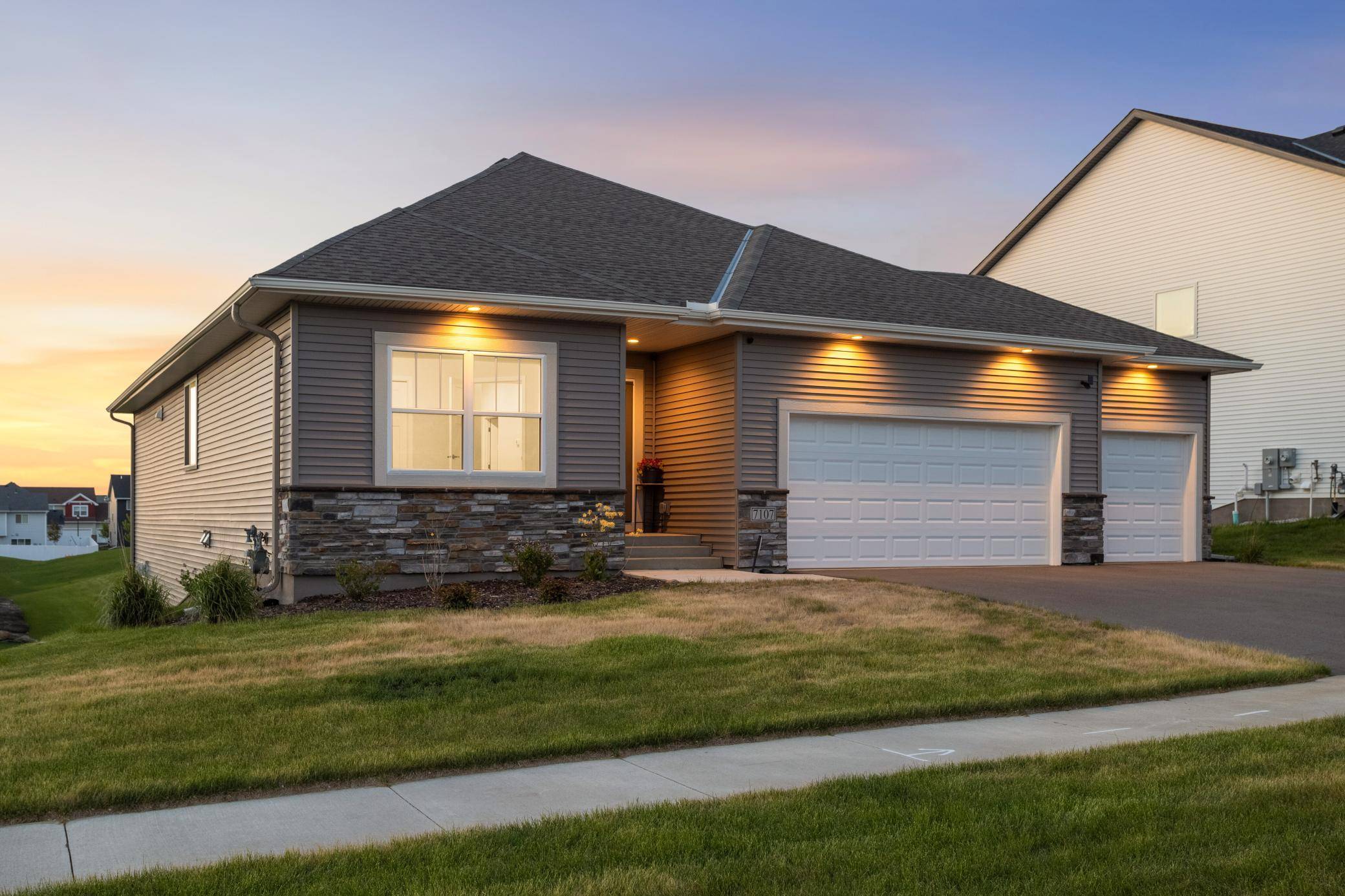 Lakeville, MN 55044,7107 184th ST W