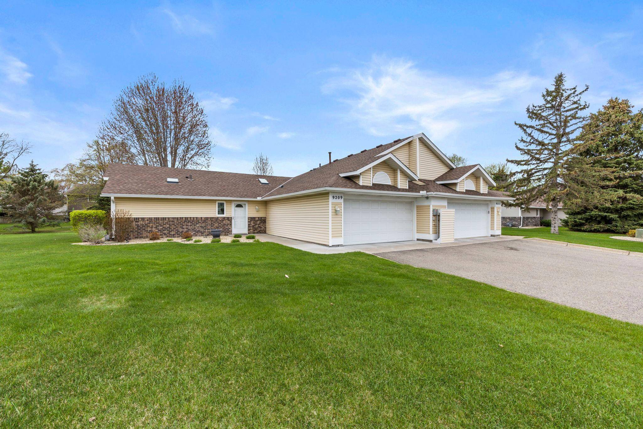 Brooklyn Park, MN 55443,9209 Yorkshire LN