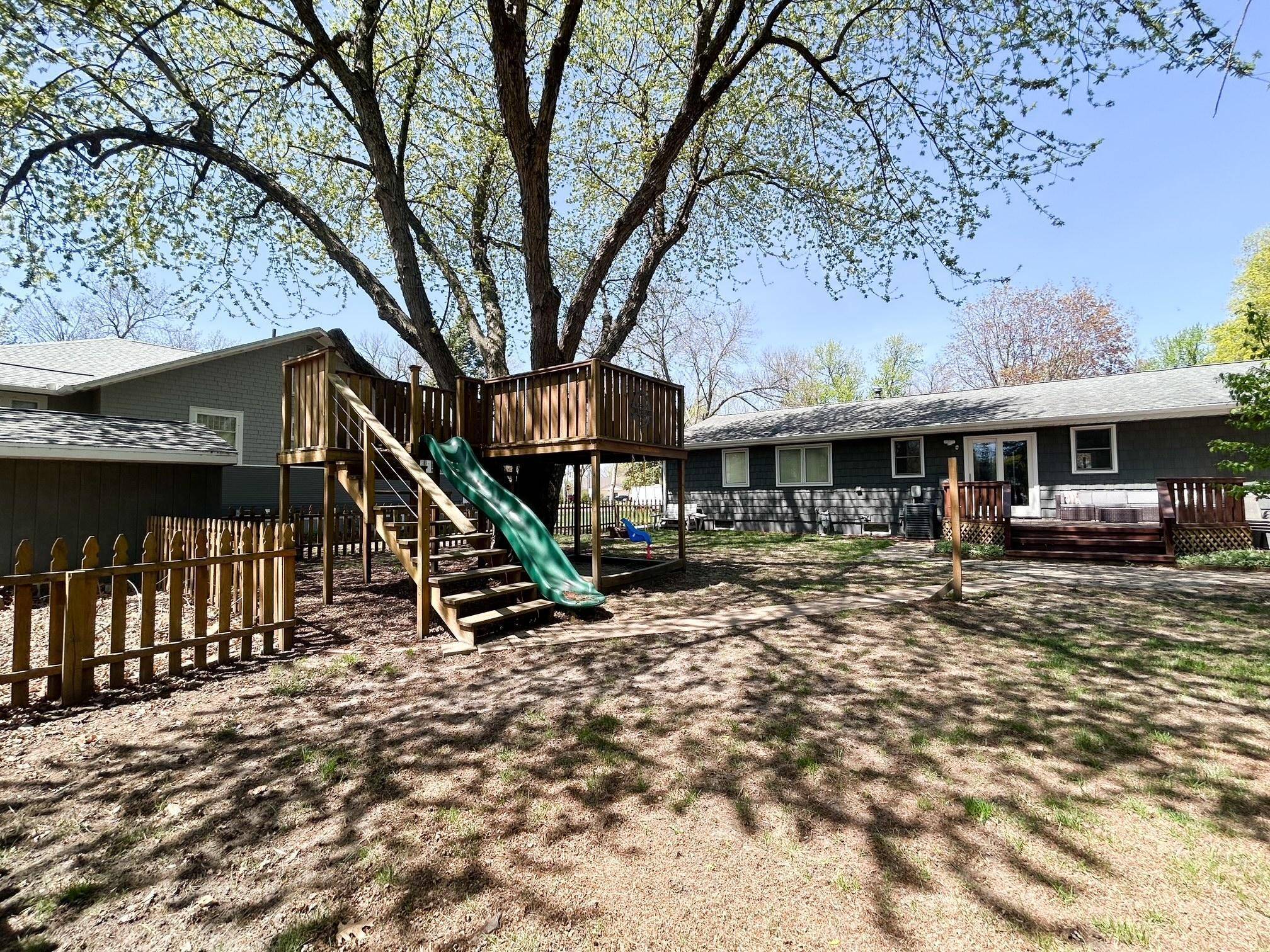 Heron Lake, MN 56137,912 4th AVE
