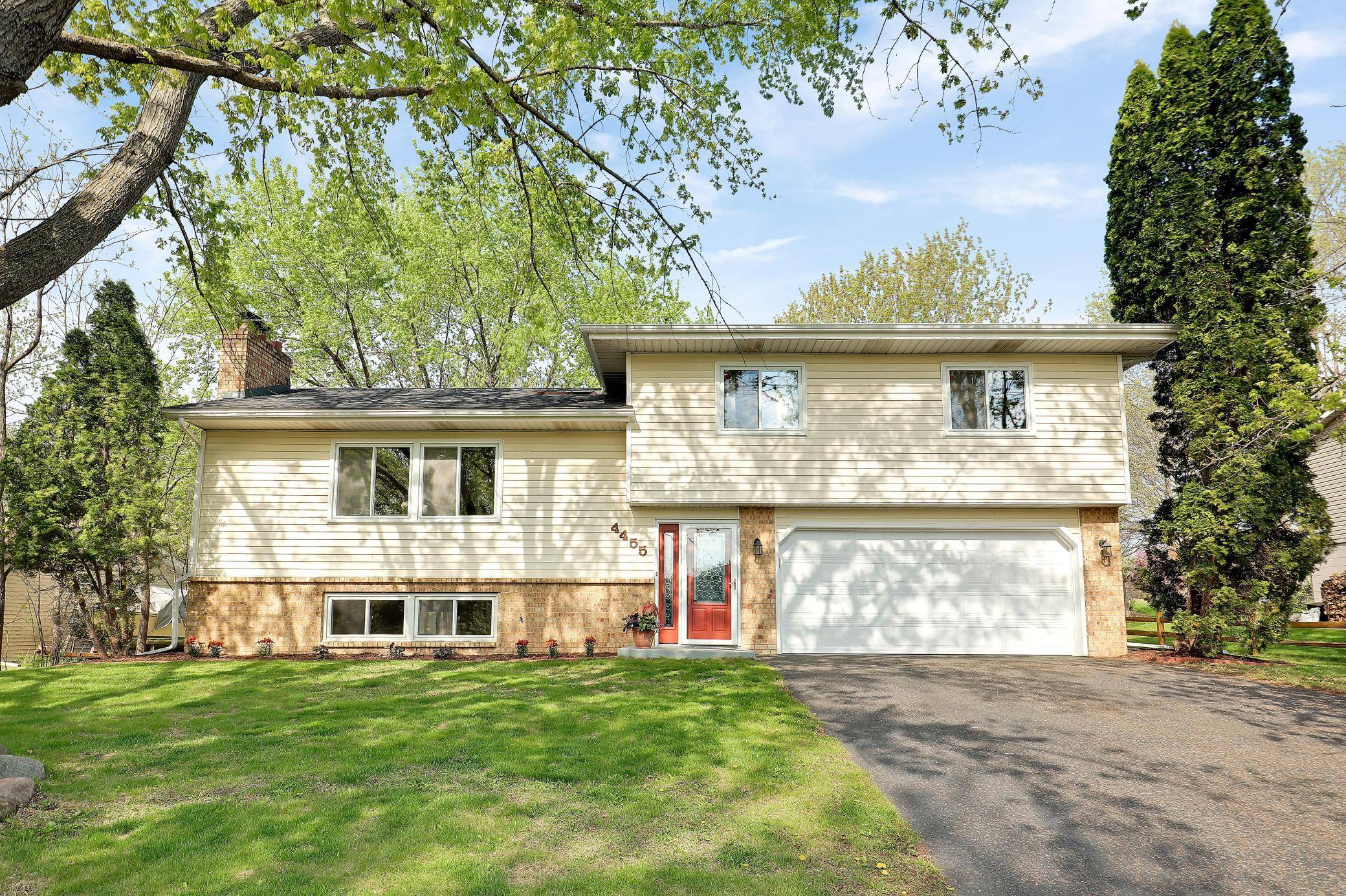 Vadnais Heights, MN 55127,4455 Bramblewood AVE