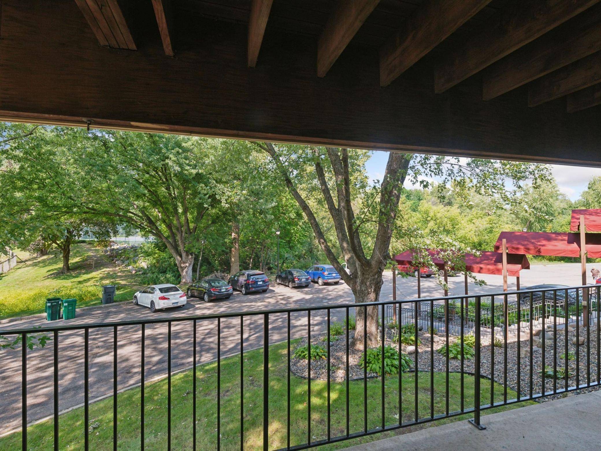 Edina, MN 55439,7520 Cahill RD #222A