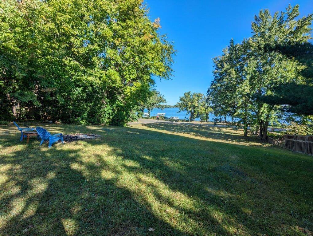 White Bear Twp, MN 55110,5253 W Bald Eagle BLVD