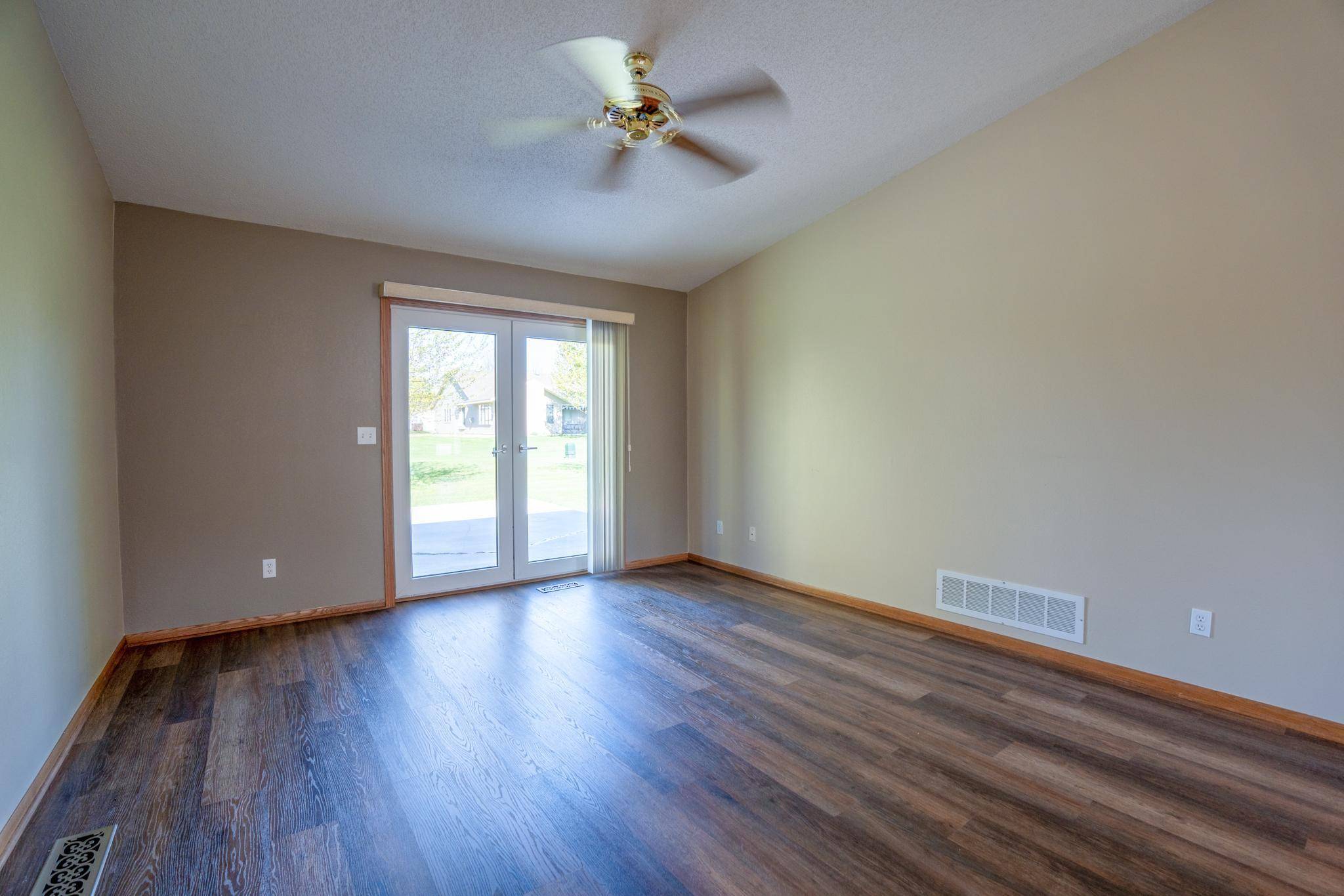 Willmar, MN 56201,2606 9th ST SW