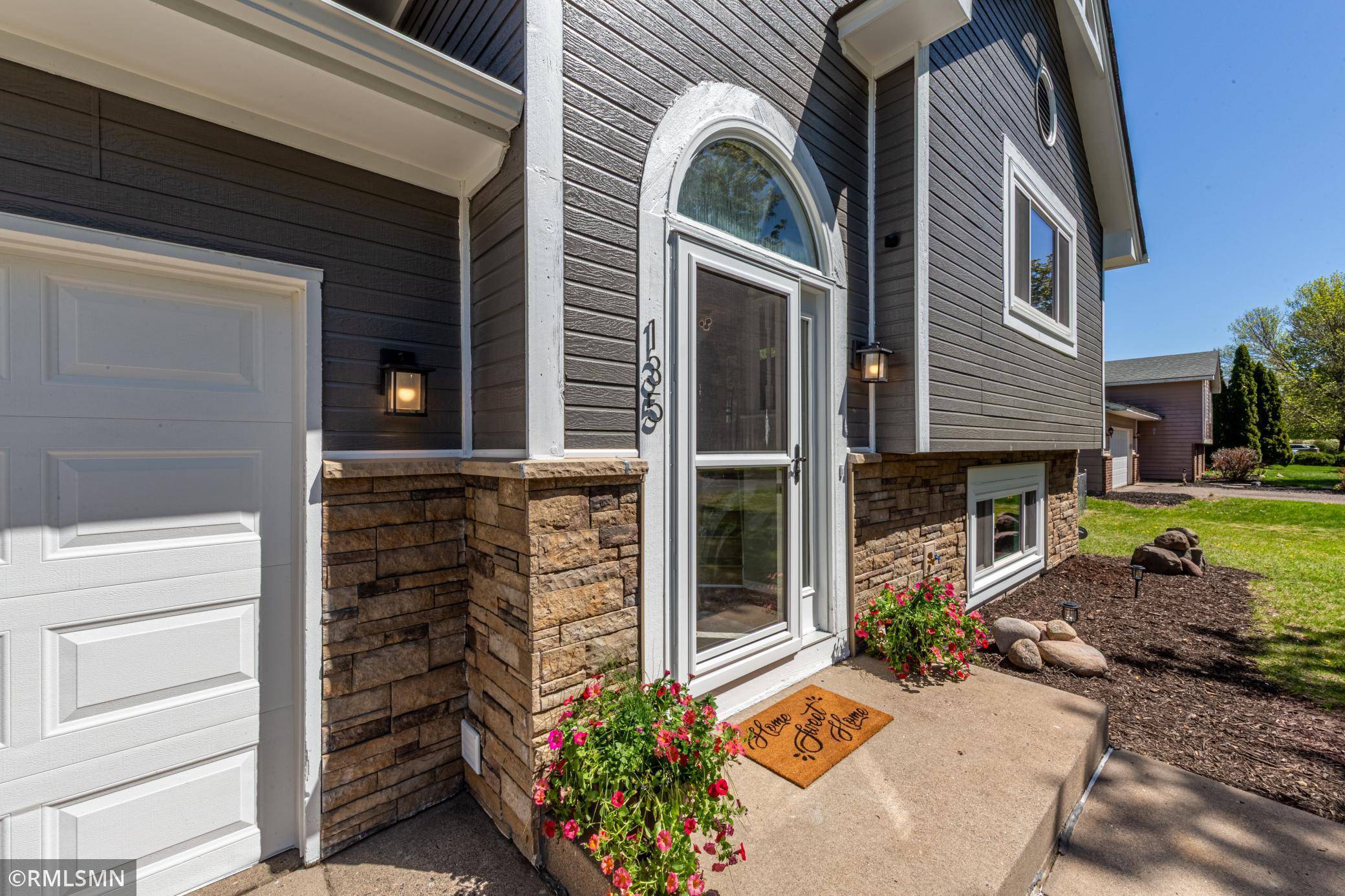 Lino Lakes, MN 55014,135 Ulmer DR