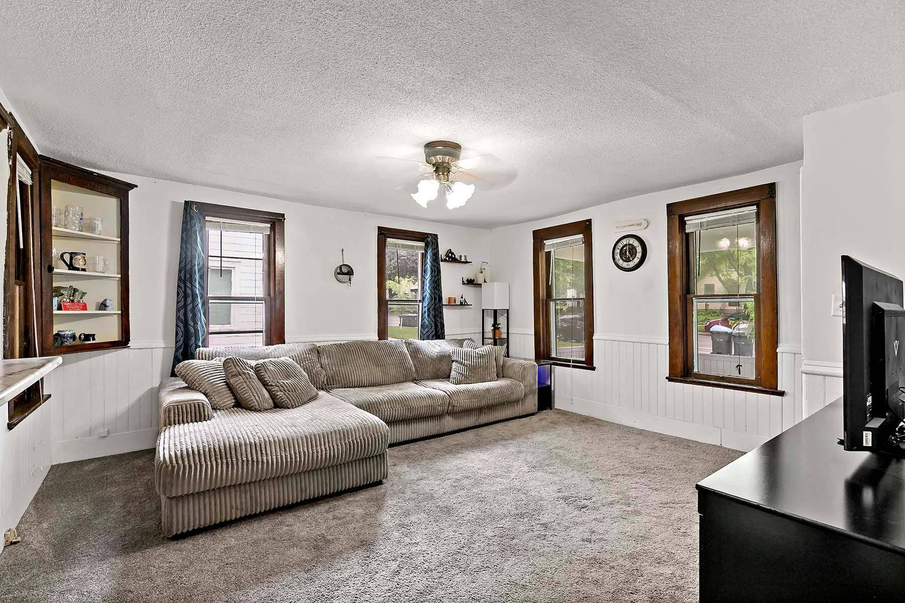 Mankato, MN 56001,706 N Broad ST