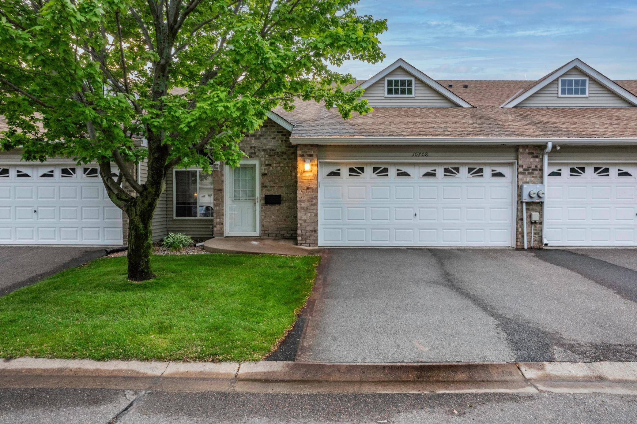Coon Rapids, MN 55433,10708 Sycamore ST NW