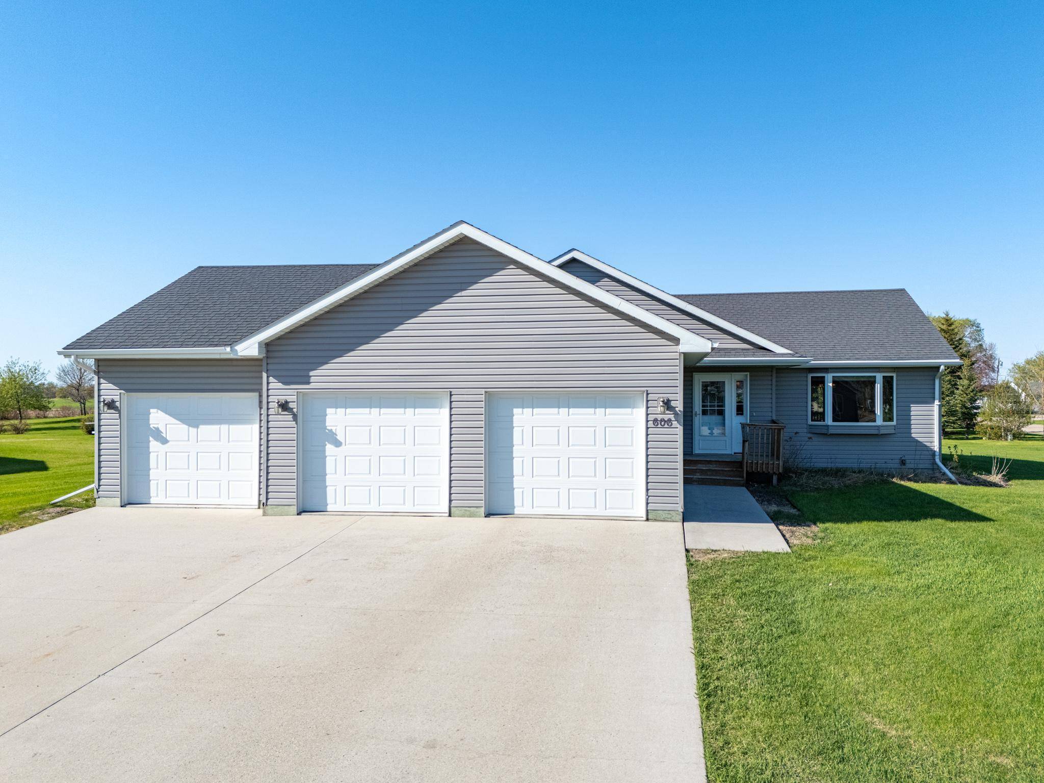 Crookston, MN 56716,606 5th AVE S