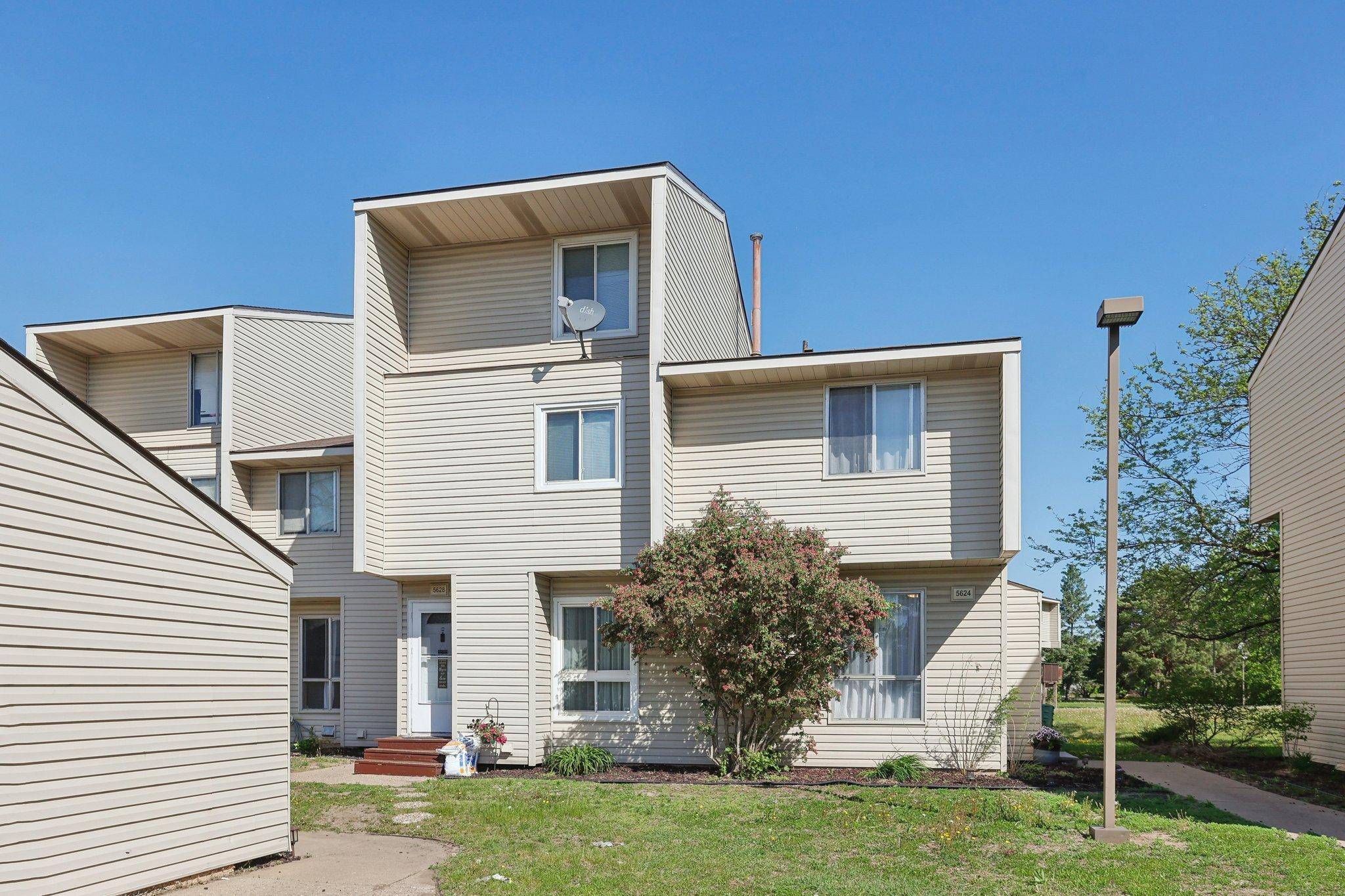 Brooklyn Park, MN 55443,5624 Brookdale DR N