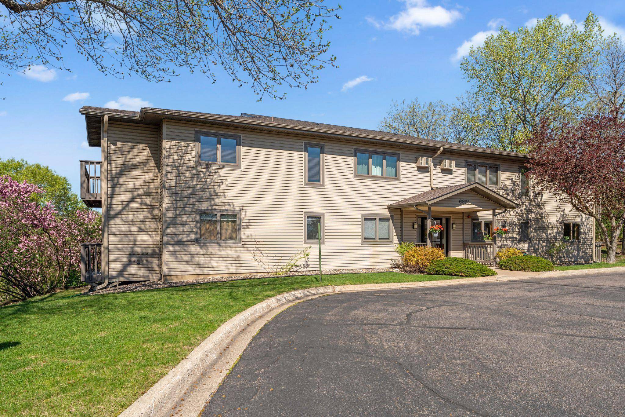Inver Grove Heights, MN 55076,6601 Buckley CIR #106