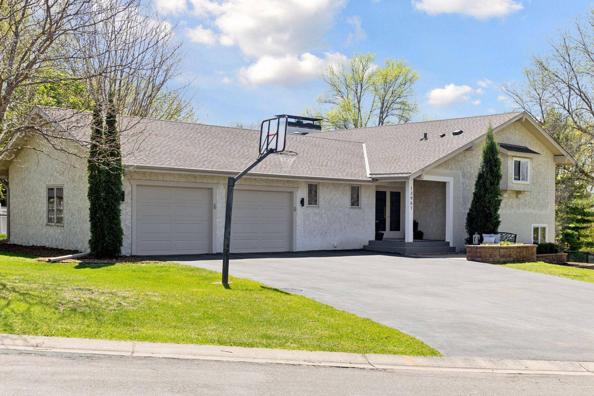 Maple Grove, MN 55369,13961 92nd PL N