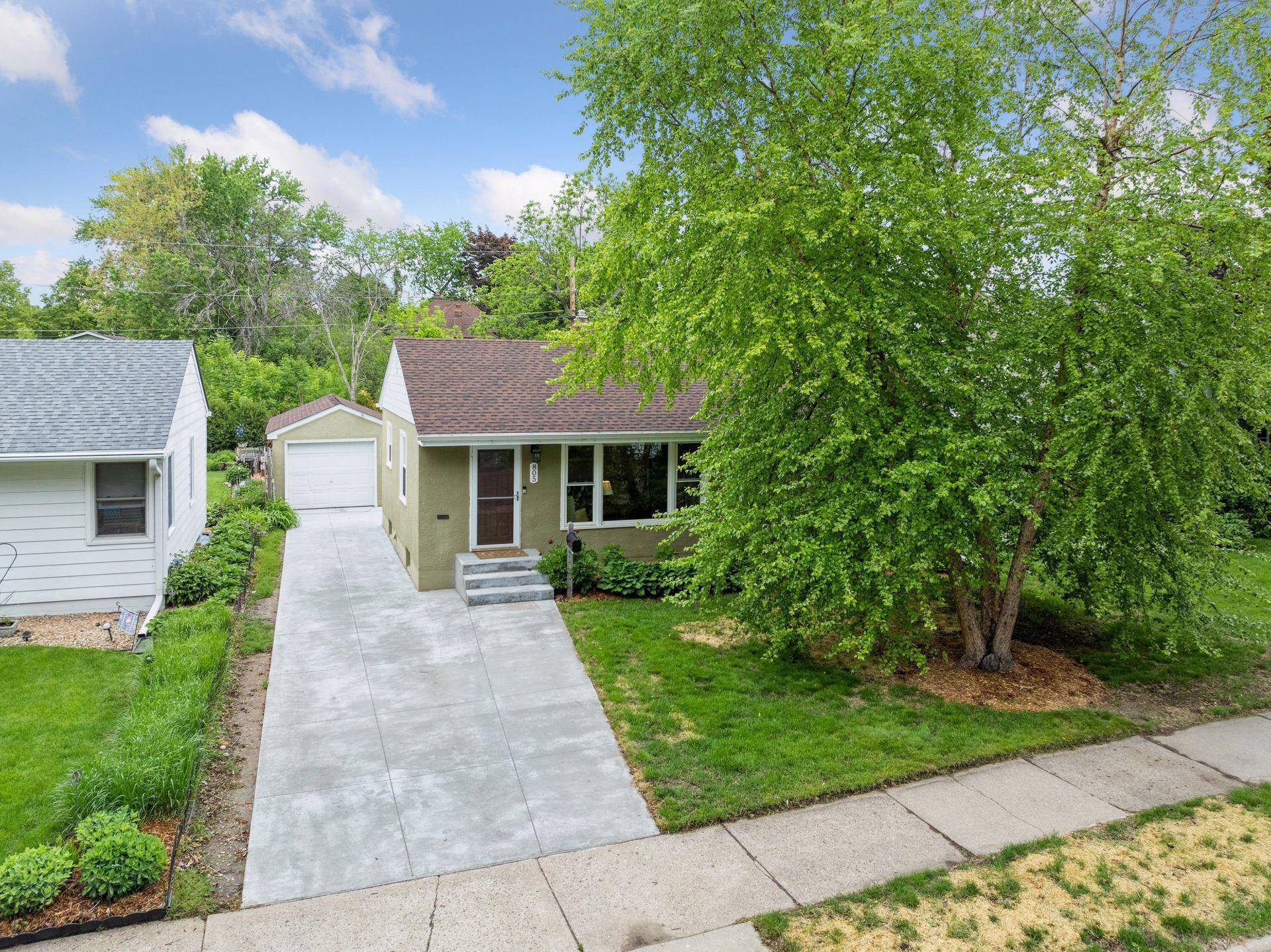 Saint Paul, MN 55117,805 California AVE W
