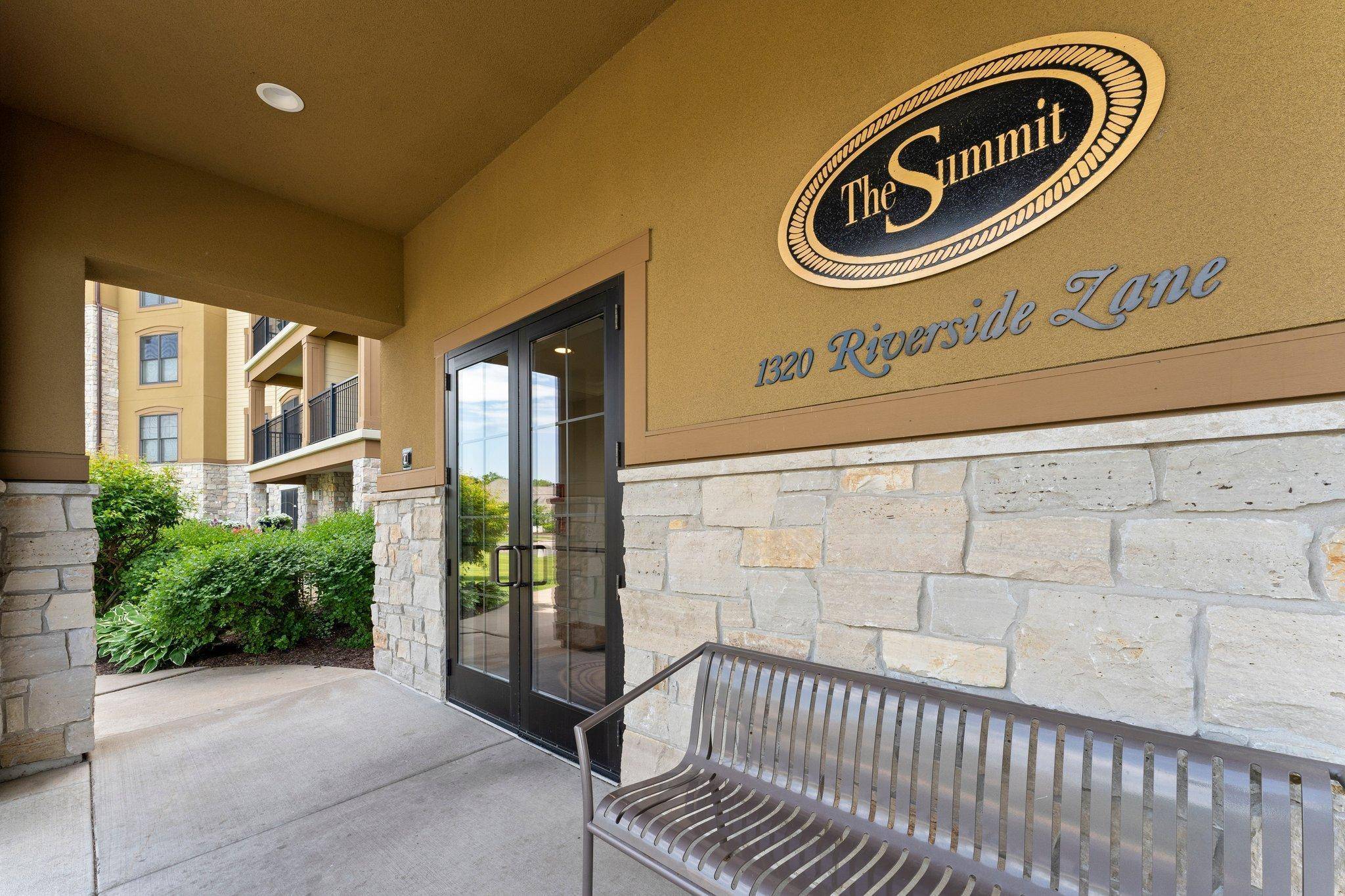 Mendota Heights, MN 55118,1320 Riverside LN #112