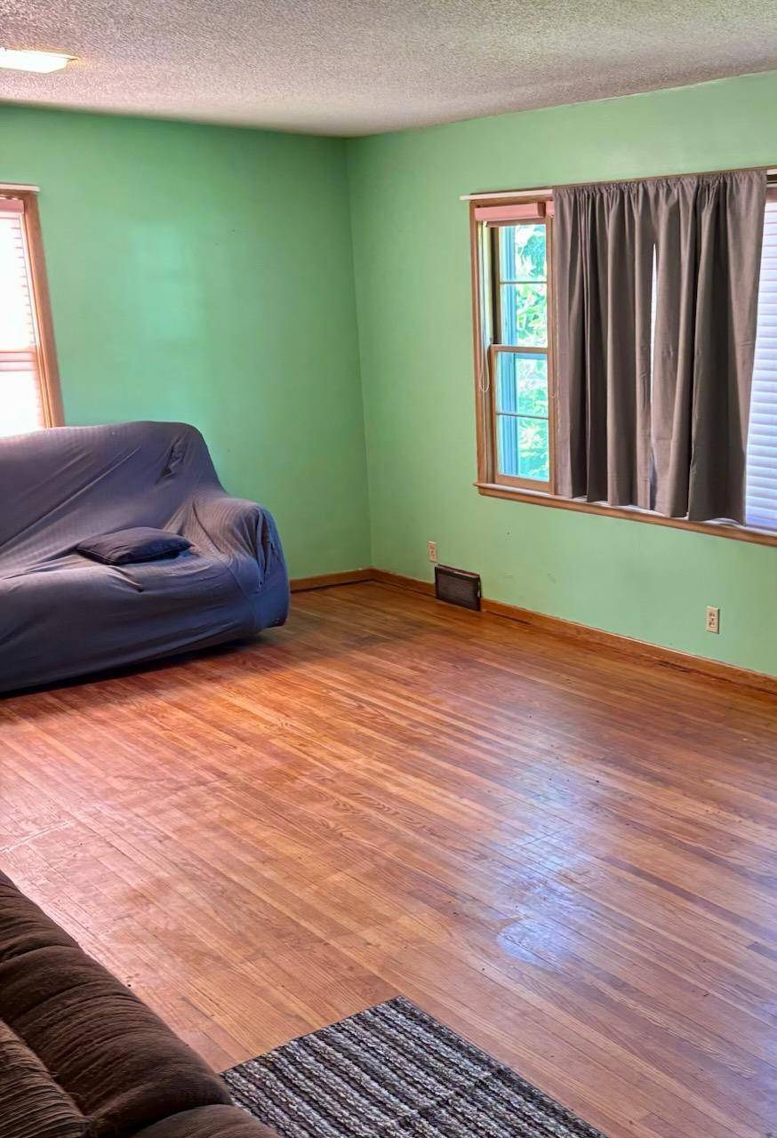 Lakefield, MN 56150,103 Funk AVE