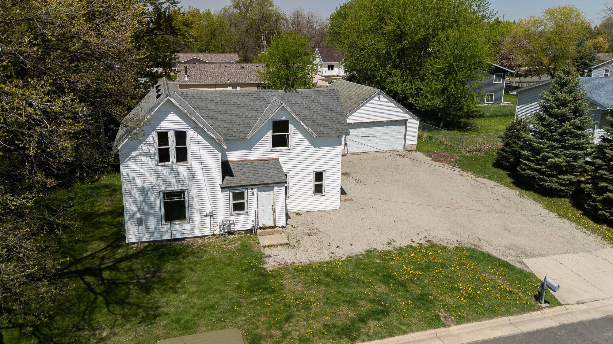 Dodge Center, MN 55927,812 E Main ST
