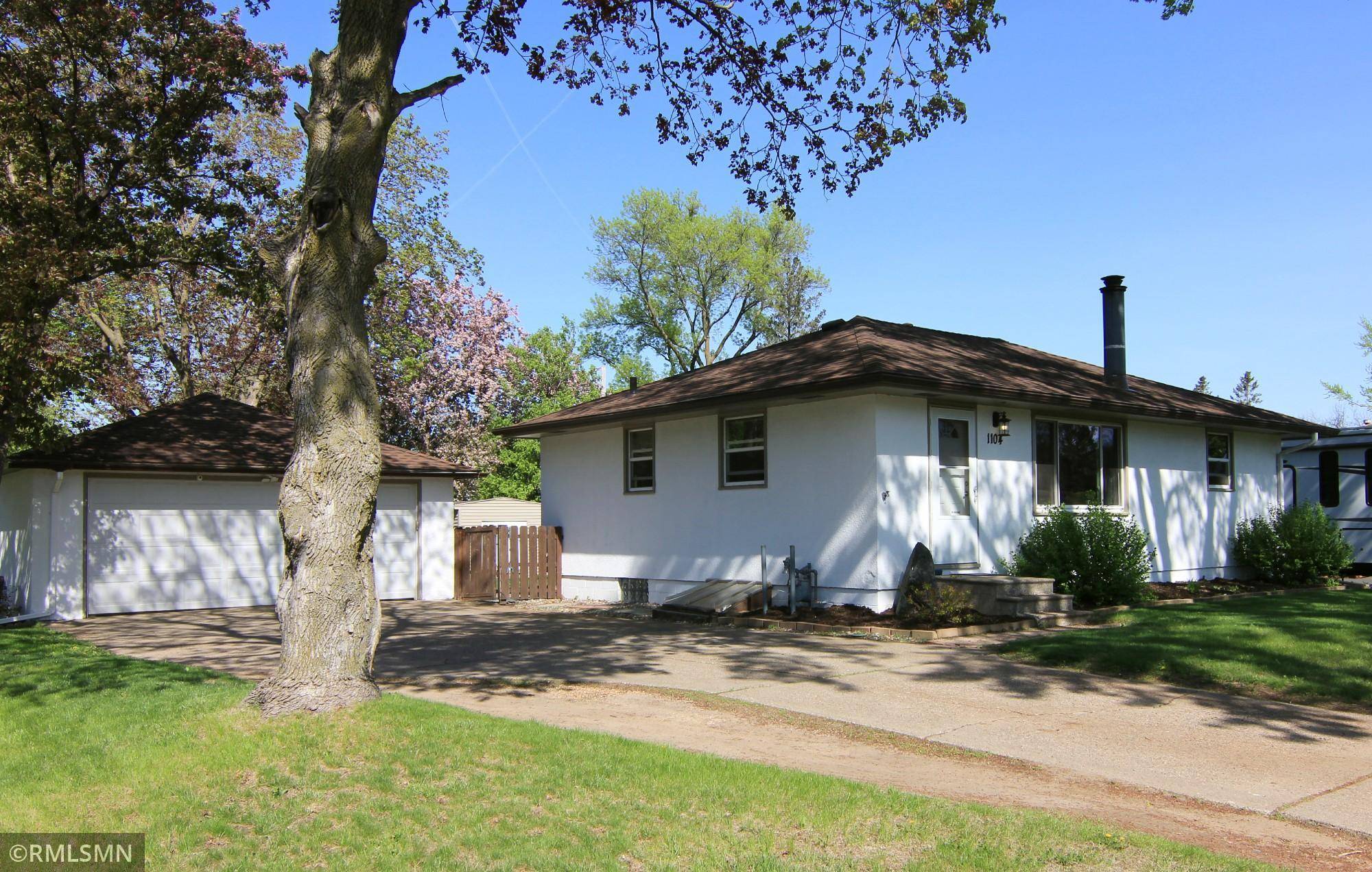Oakdale, MN 55128,1104 Greystone AVE N