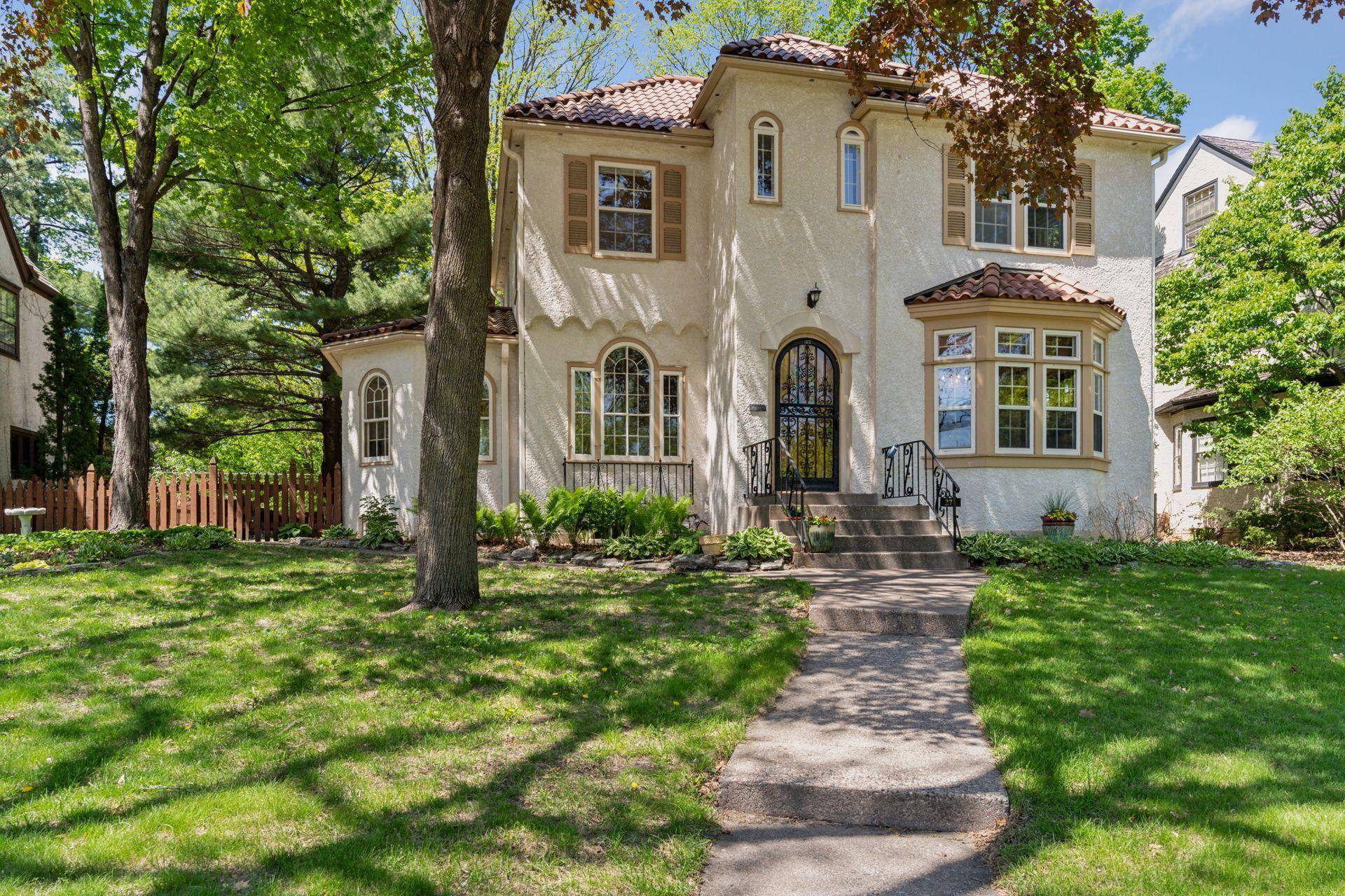 Saint Paul, MN 55105,271 Mount Curve BLVD