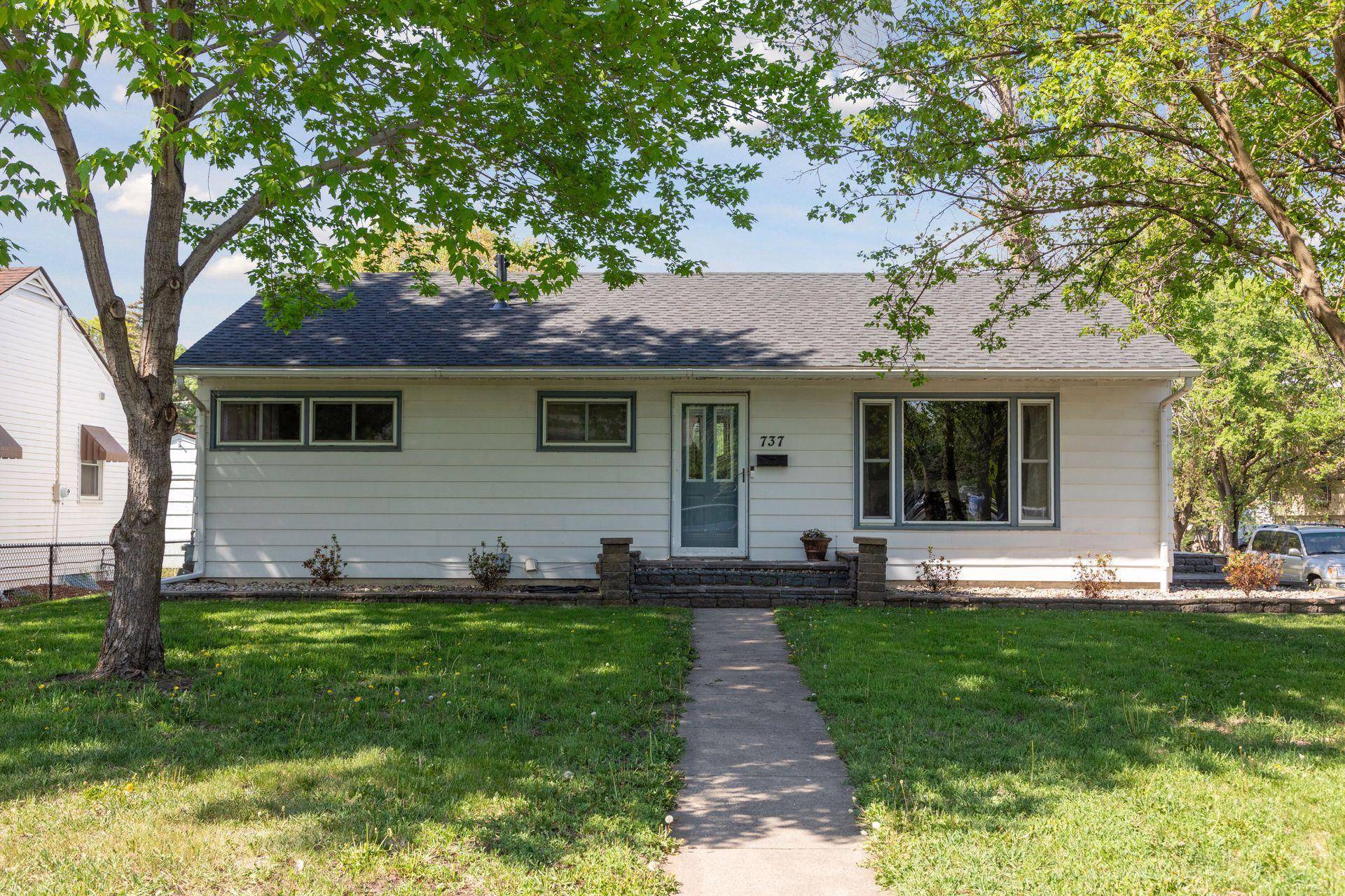 Shakopee, MN 55379,737 Shakopee AVE E