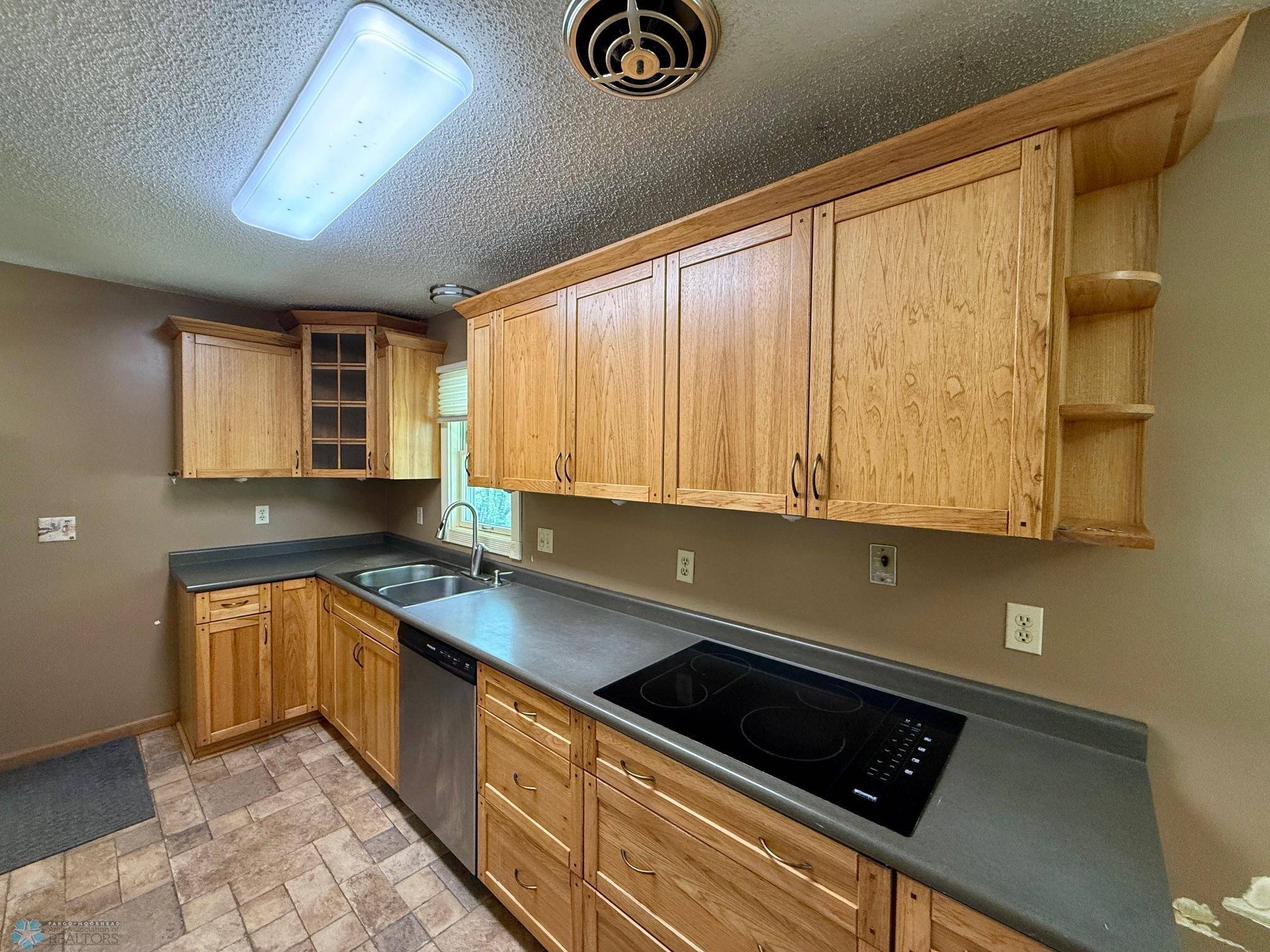 Moorhead, MN 56560,6914 1st ST N