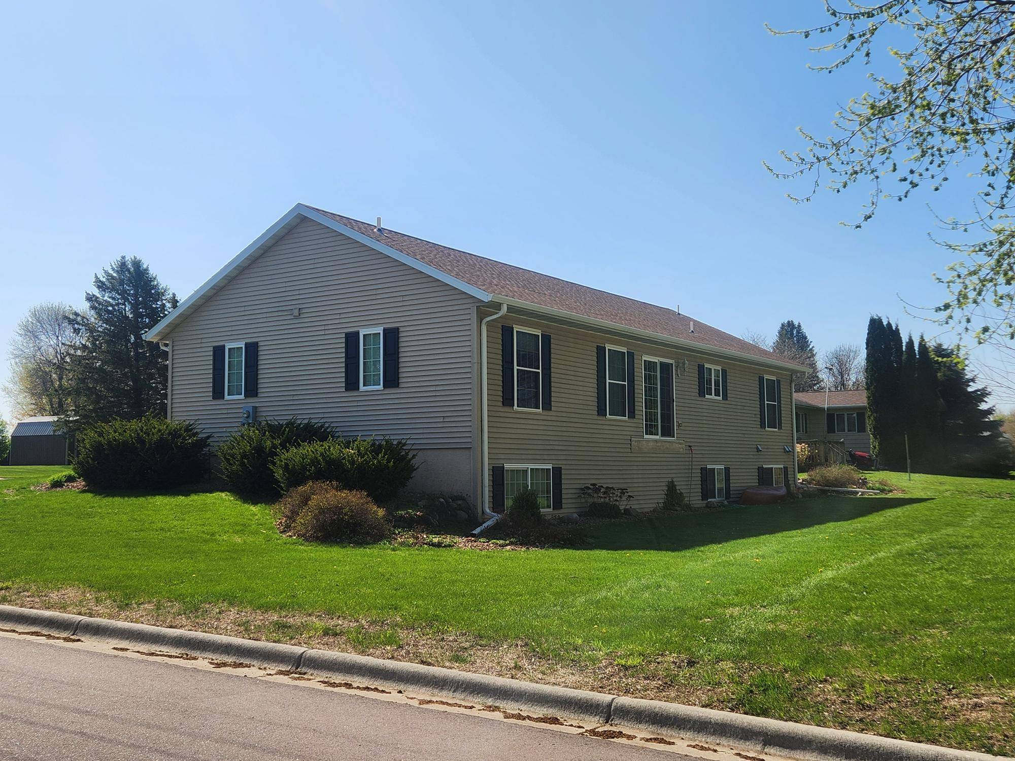 Lakefield, MN 56150,309 Oconnor ST
