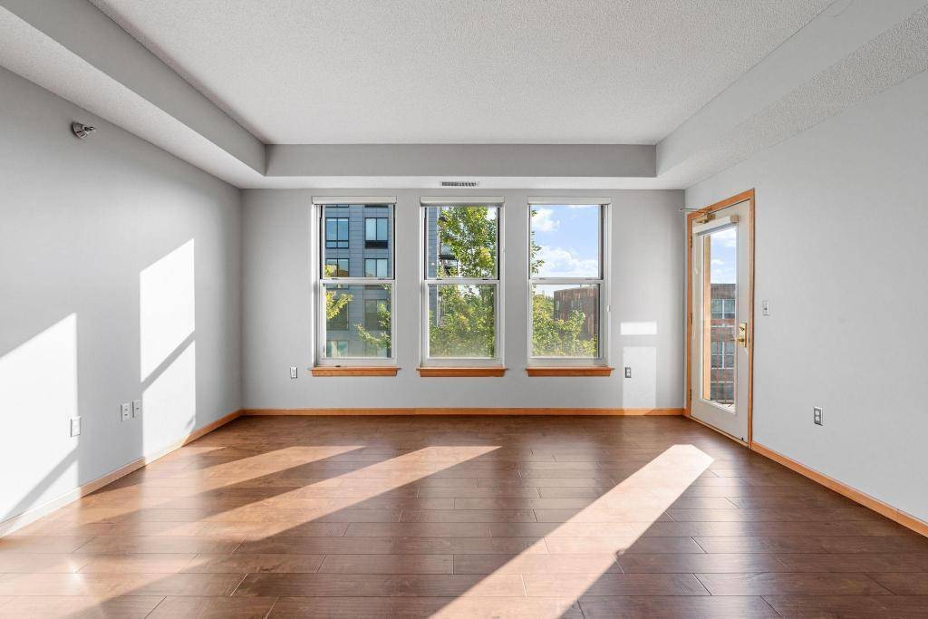 Minneapolis, MN 55401,615 N 1st St #401