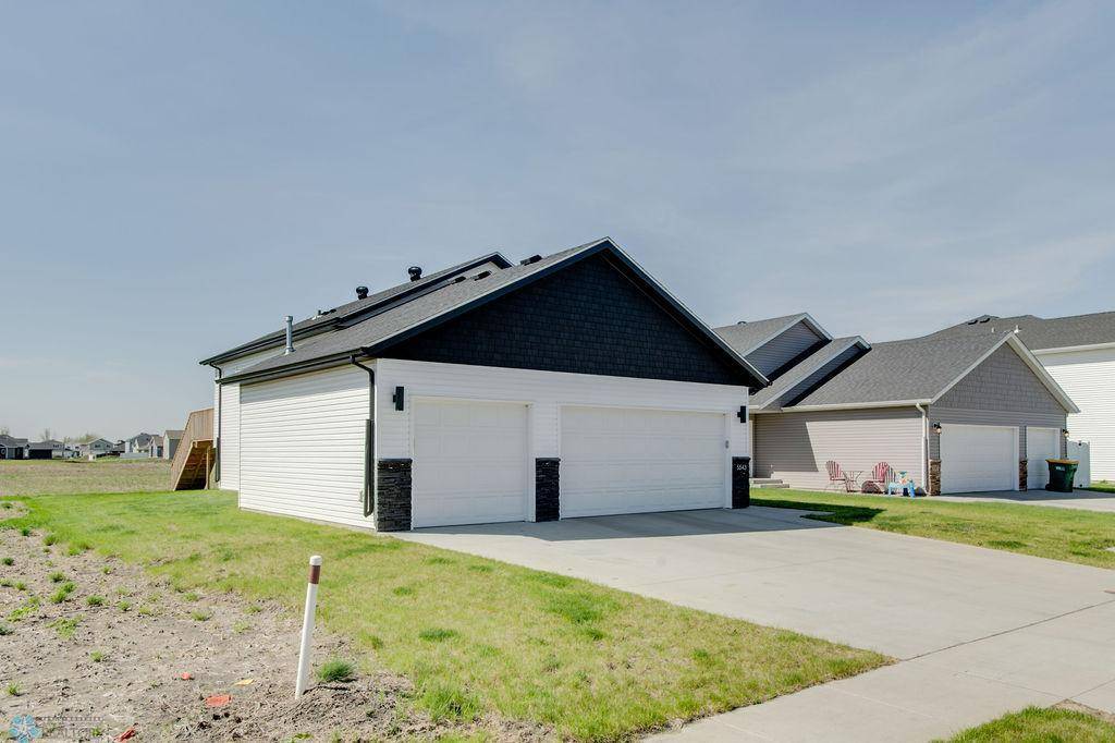West Fargo, ND 58078,5543 Lori LN W