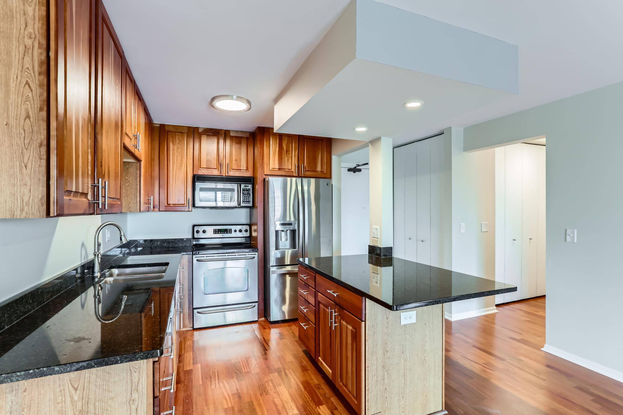 Minneapolis, MN 55401,401 S 1st ST #1707