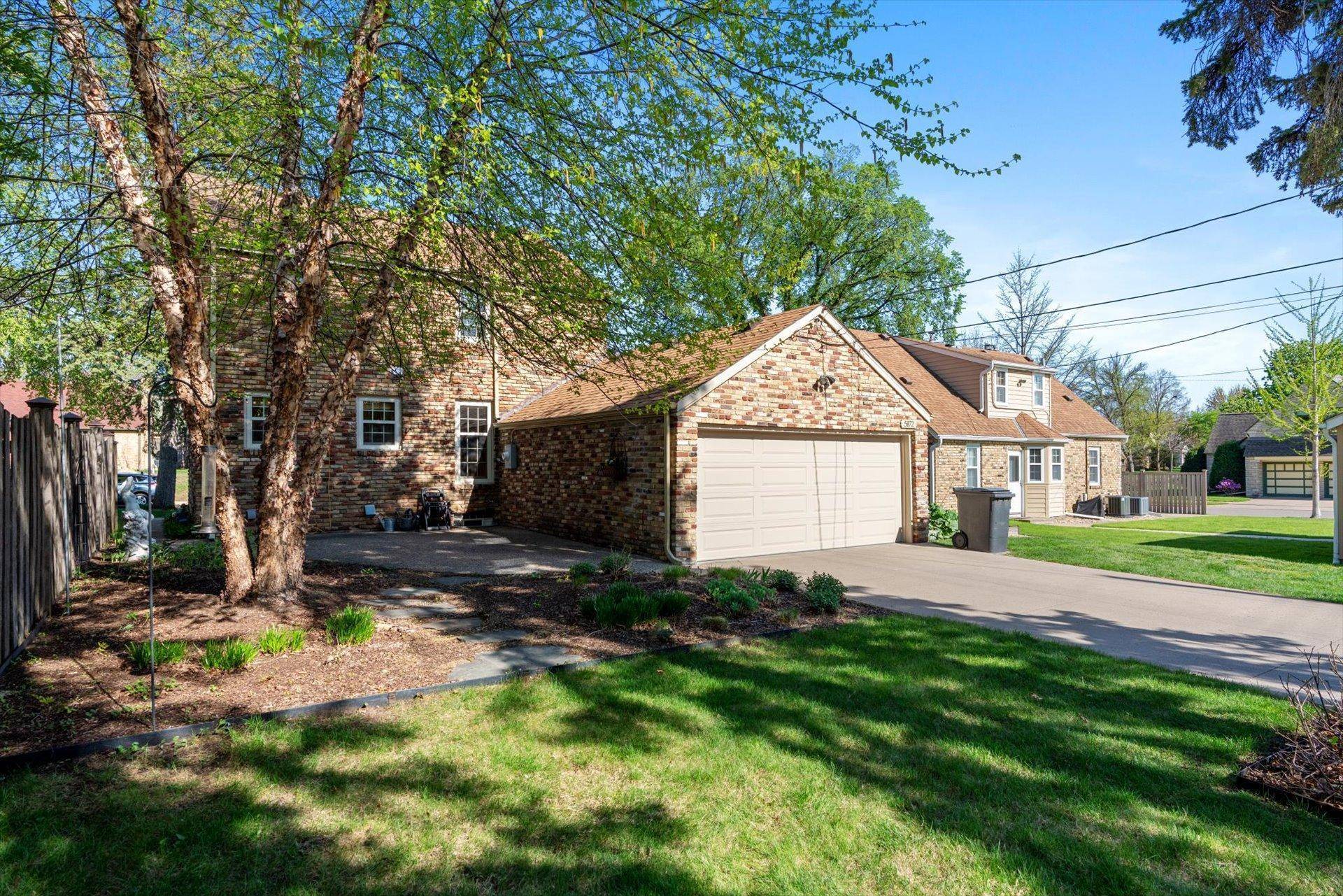 Minneapolis, MN 55417,5872 Oakland AVE